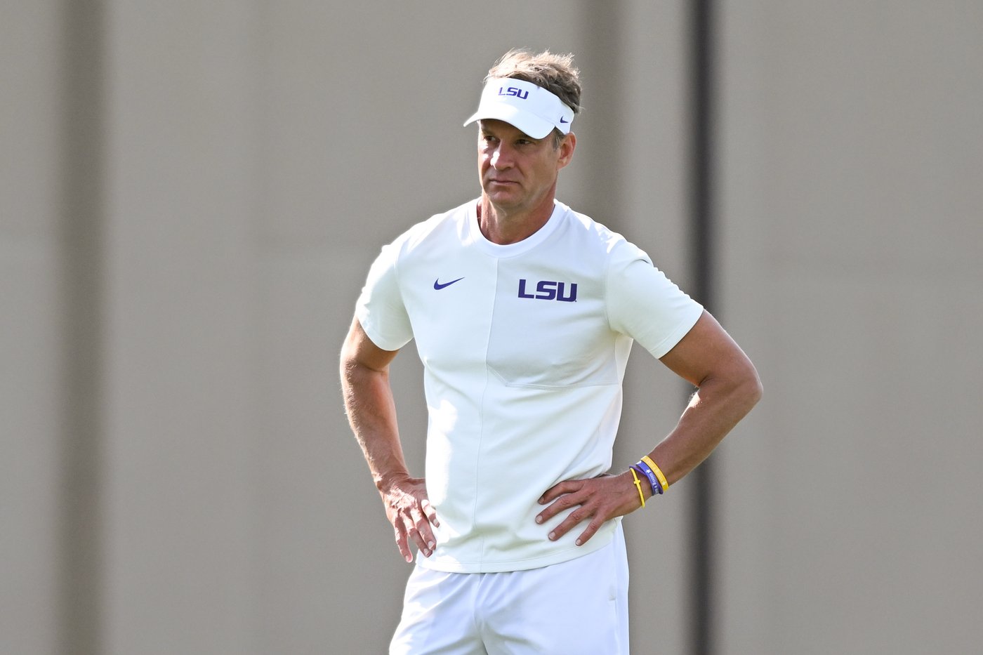 Lane Kiffin addresses high expectations as LSU opens spring practice under its new coach | iNFOnews.ca