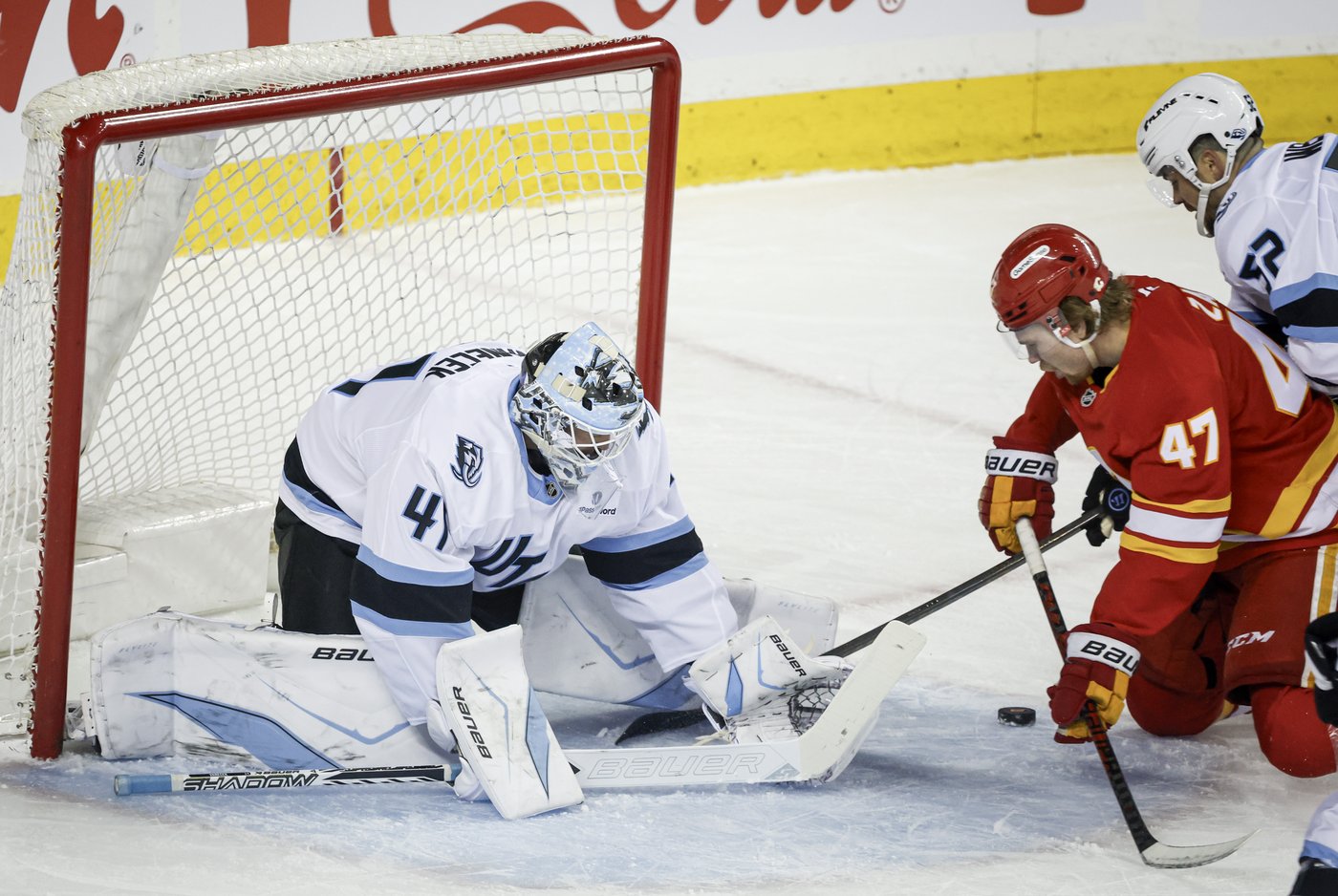 Weegar enjoys ovation, tribute in first game back in Calgary | iNFOnews.ca