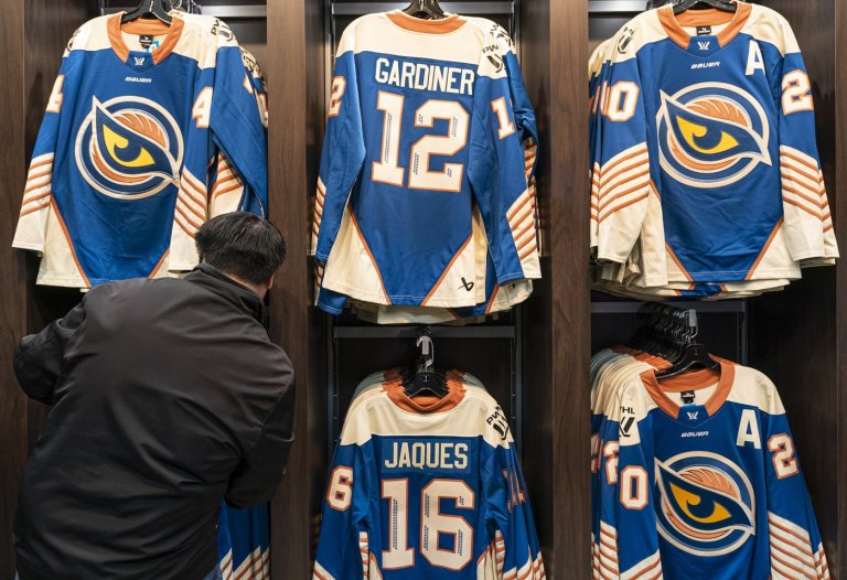 Vancouver Goldeneyes unveil new jerseys featuring team's logo | iNFOnews.ca