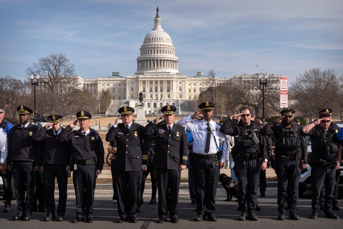 Washington Metropolitan Police officer dies from injuries suffered while helping stranded motorist | iNFOnews.ca