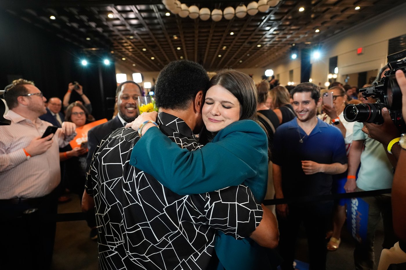 Michigan Democrats choose between 2 visions to seek a US Senate seat, in photos | iNFOnews.ca