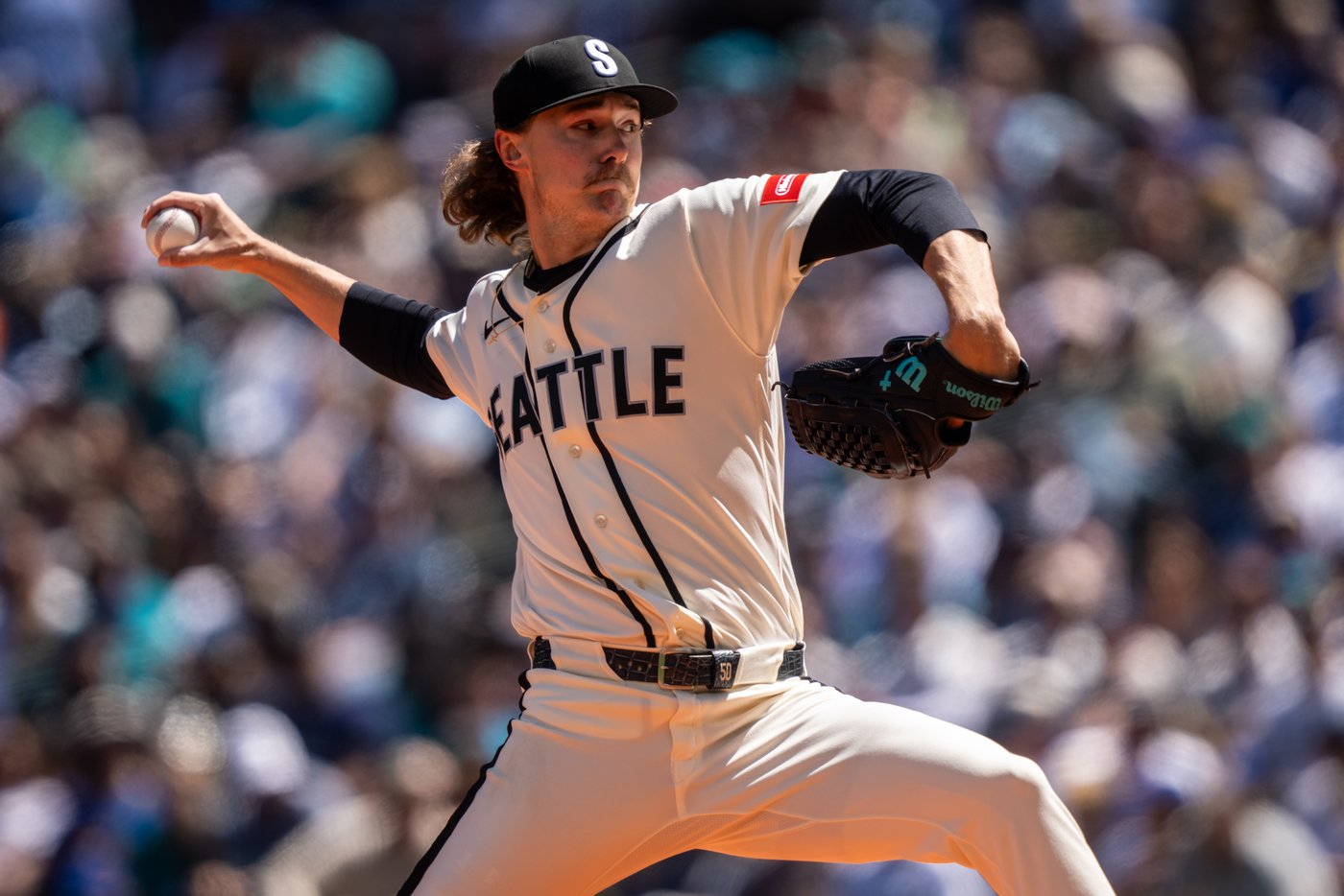 Robles' infield single in the 10th inning lifts the Mariners to a 3-2 win over the Diamondbacks | iNFOnews.ca