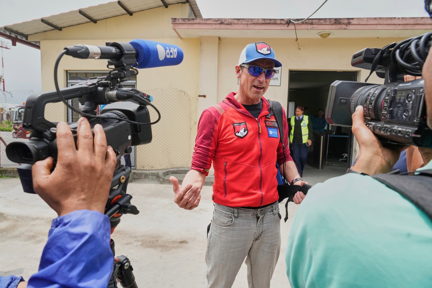 British climber reaches Everest summit for a record 19th time and plans a 20th | iNFOnews.ca