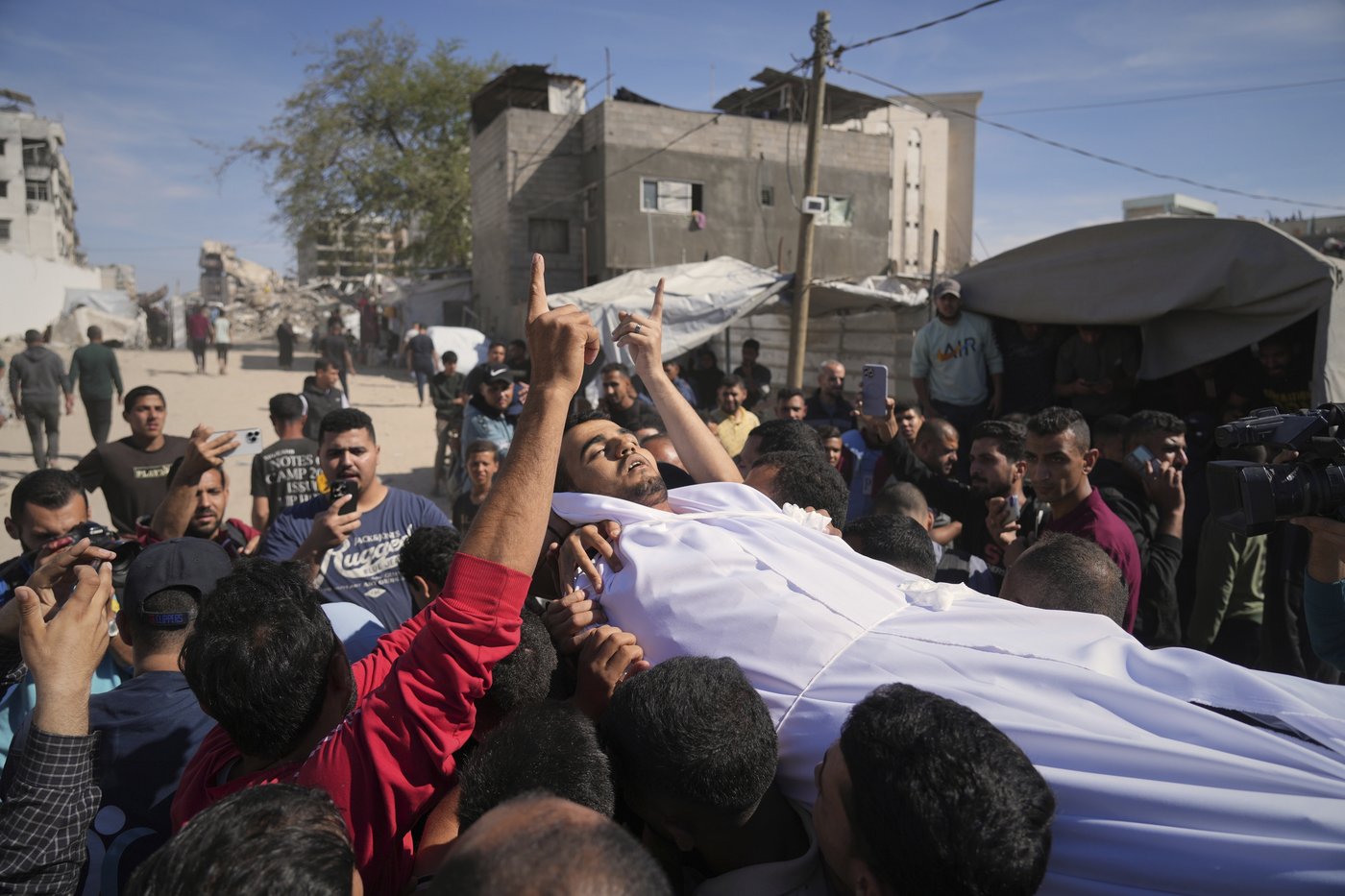 Strikes across Gaza kill at least 92 as Israel prepares to ramp up its offensive | iNFOnews.ca Strikes across Gaza kill at least 92 as Israel prepares to ramp up its offensive | iNFOnews.ca
