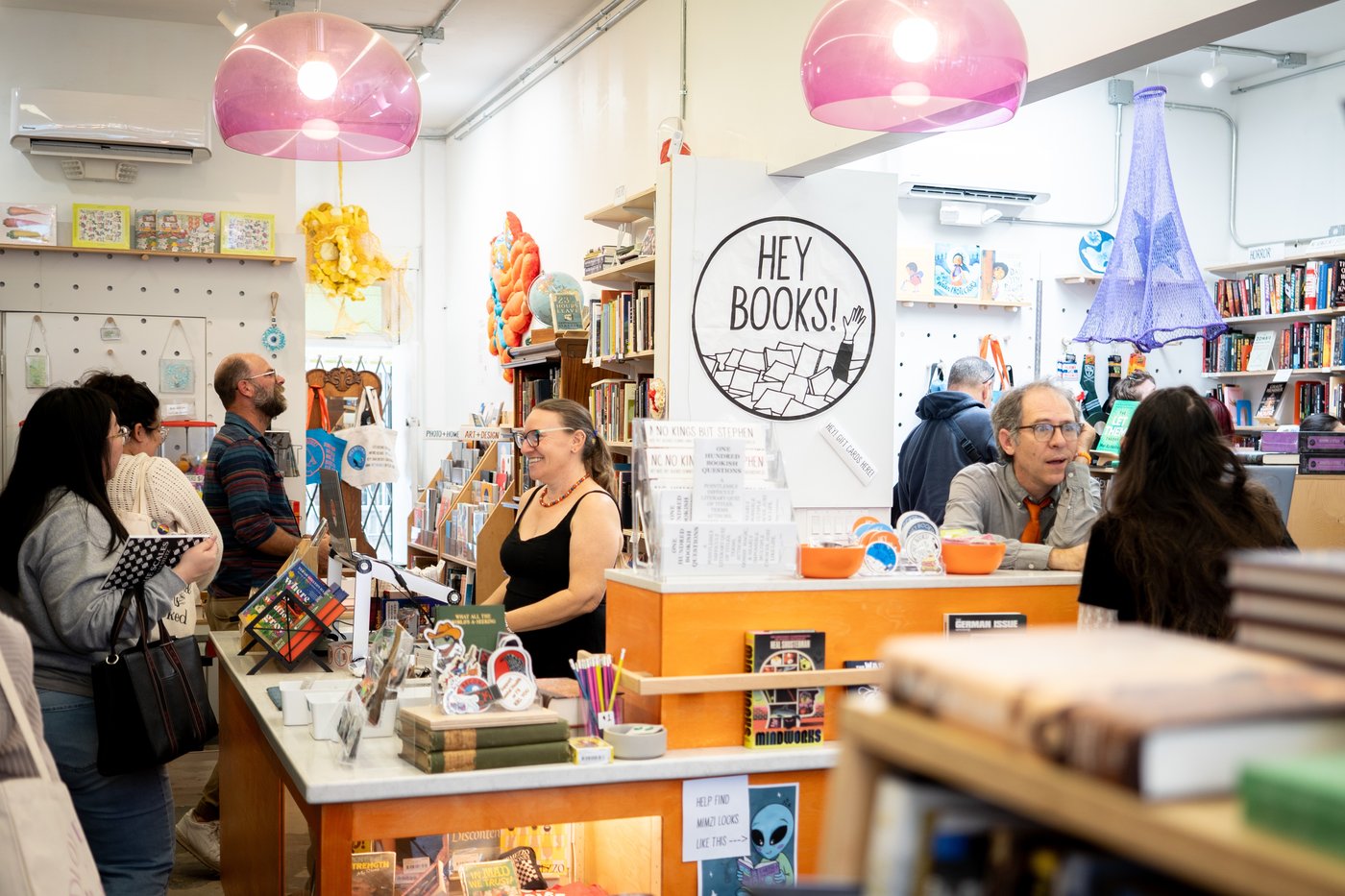 Independent bookstores are multiplying, although many people still think they're dying out | iNFOnews.ca
