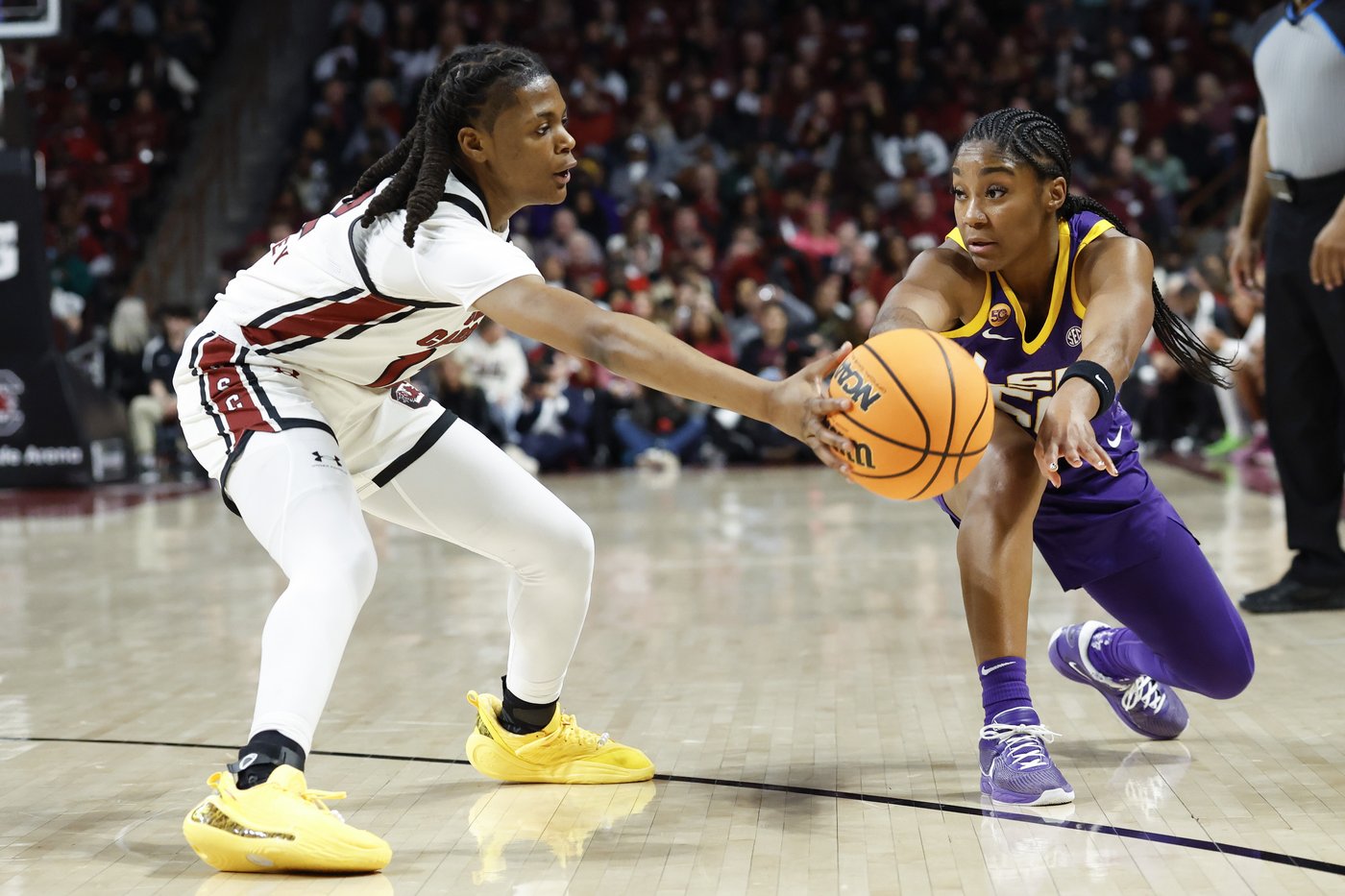 Edwards, Feagin lead No. 2 South Carolina to 66-56 victory over No. 5 LSU for Tigers' 1st loss | iNFOnews.ca Edwards, Feagin lead No. 2 South Carolina to 66-56 victory over No. 5 LSU for Tigers' 1st loss | iNFOnews.ca