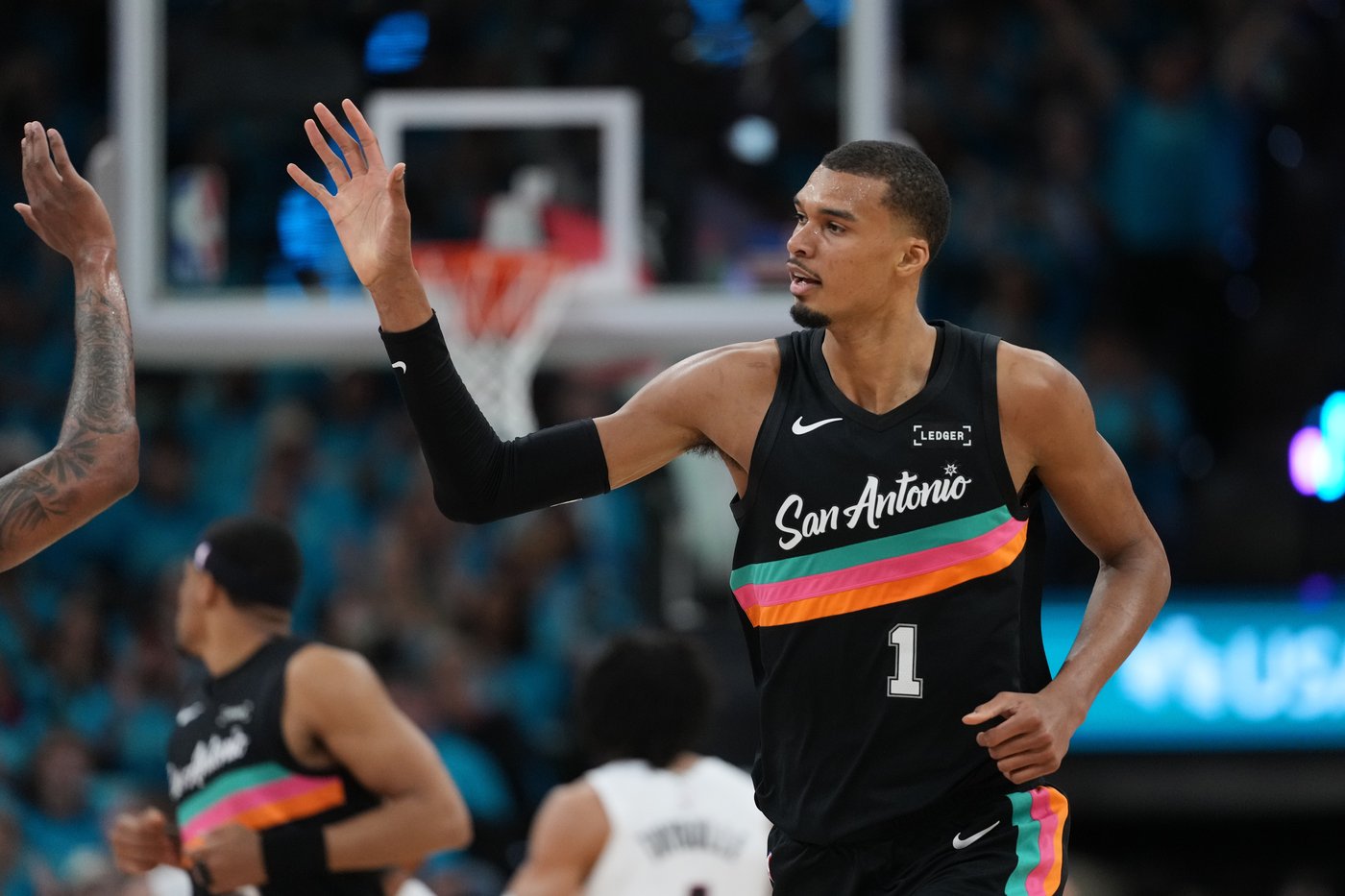 Wembanyama scores 35 points in playoff debut as Spurs roll past Trail Blazers 111-98 | iNFOnews.ca