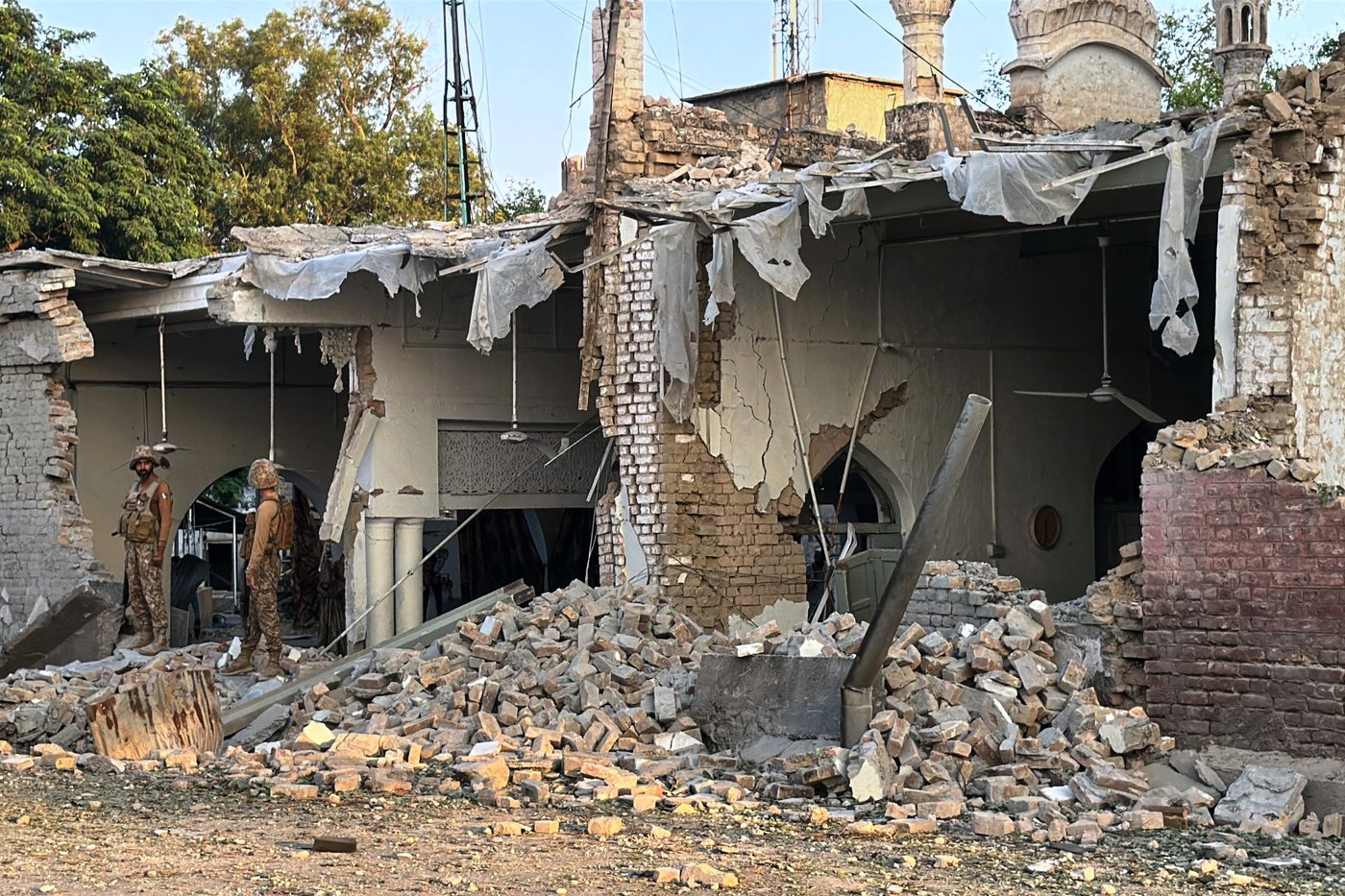 Bombing at mosque near police offices in Pakistan kills at least 21 | iNFOnews.ca Bombing at mosque near police offices in Pakistan kills at least 21 | iNFOnews.ca