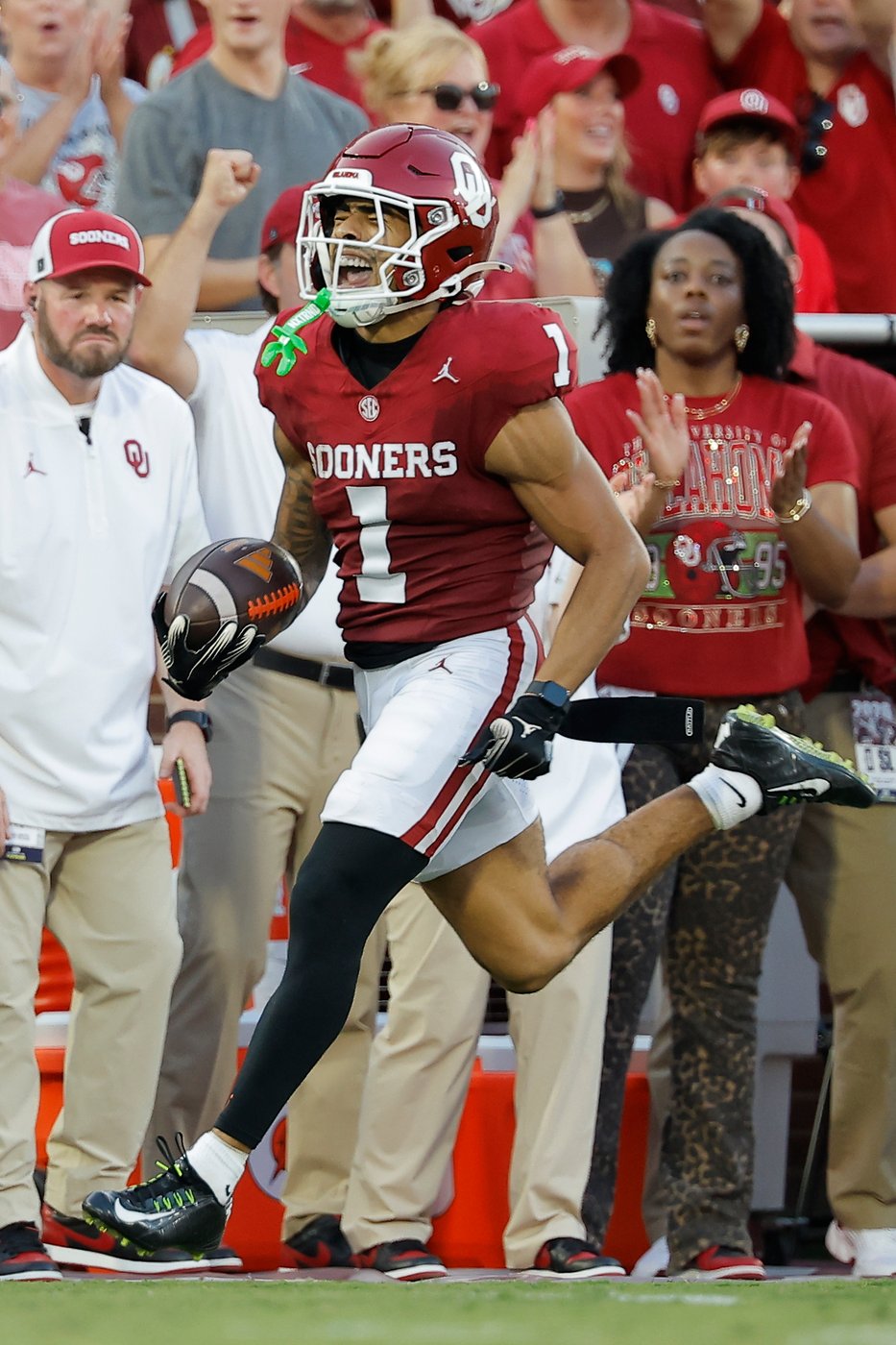 Mateer, Sategna help No. 10 Oklahoma overpower UTEP 51-0 | iNFOnews.ca
