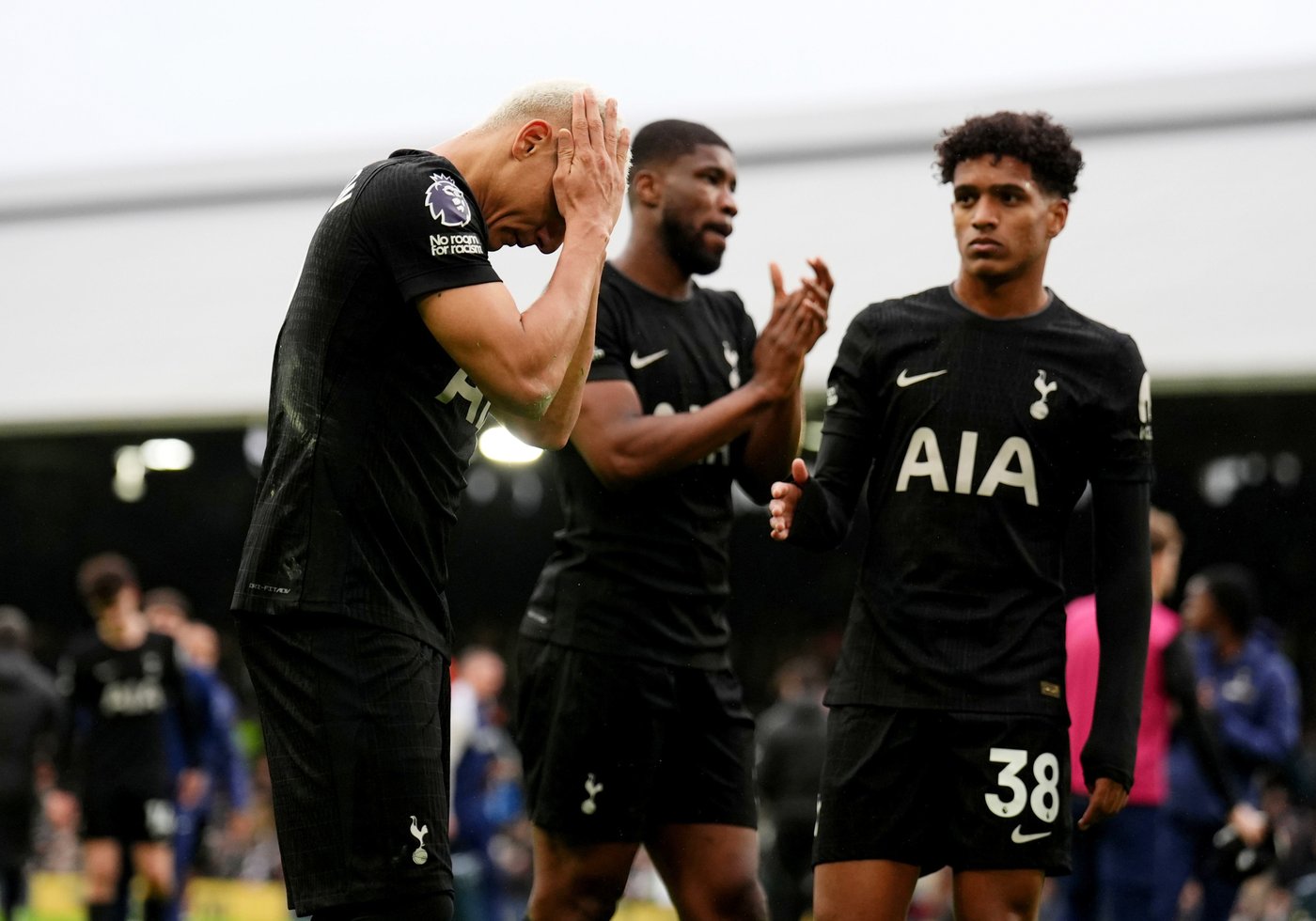 Arsenal passes latest test to go 5 points clear at top of Premier League. Man United rises to third | iNFOnews.ca Arsenal passes latest test to go 5 points clear at top of Premier League. Man United rises to third | iNFOnews.ca