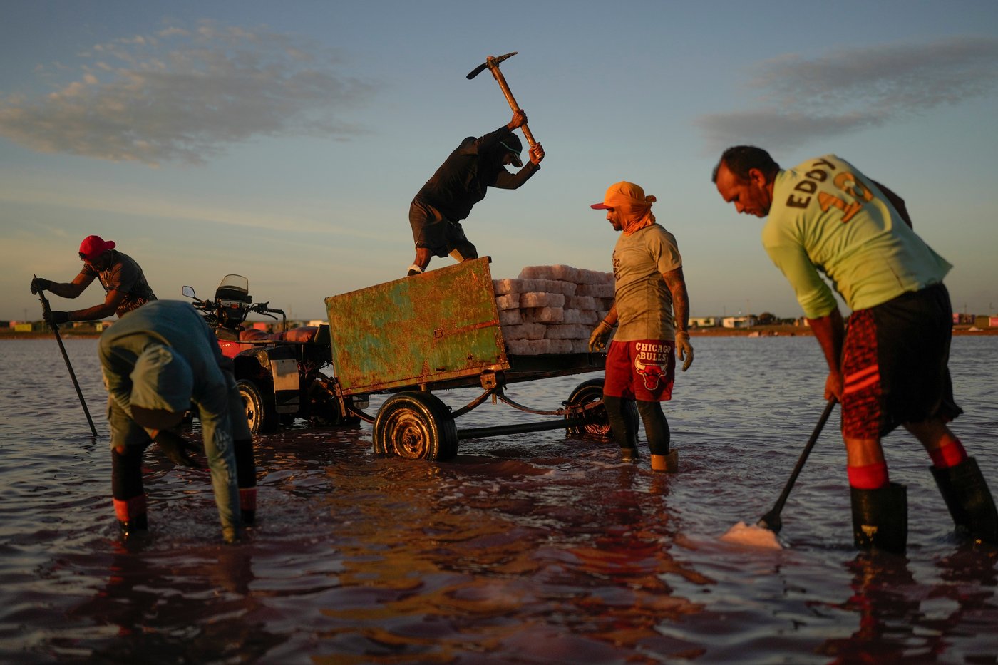 Photos show daily life along Venezuela’s oil coast after Maduro’s capture | iNFOnews.ca