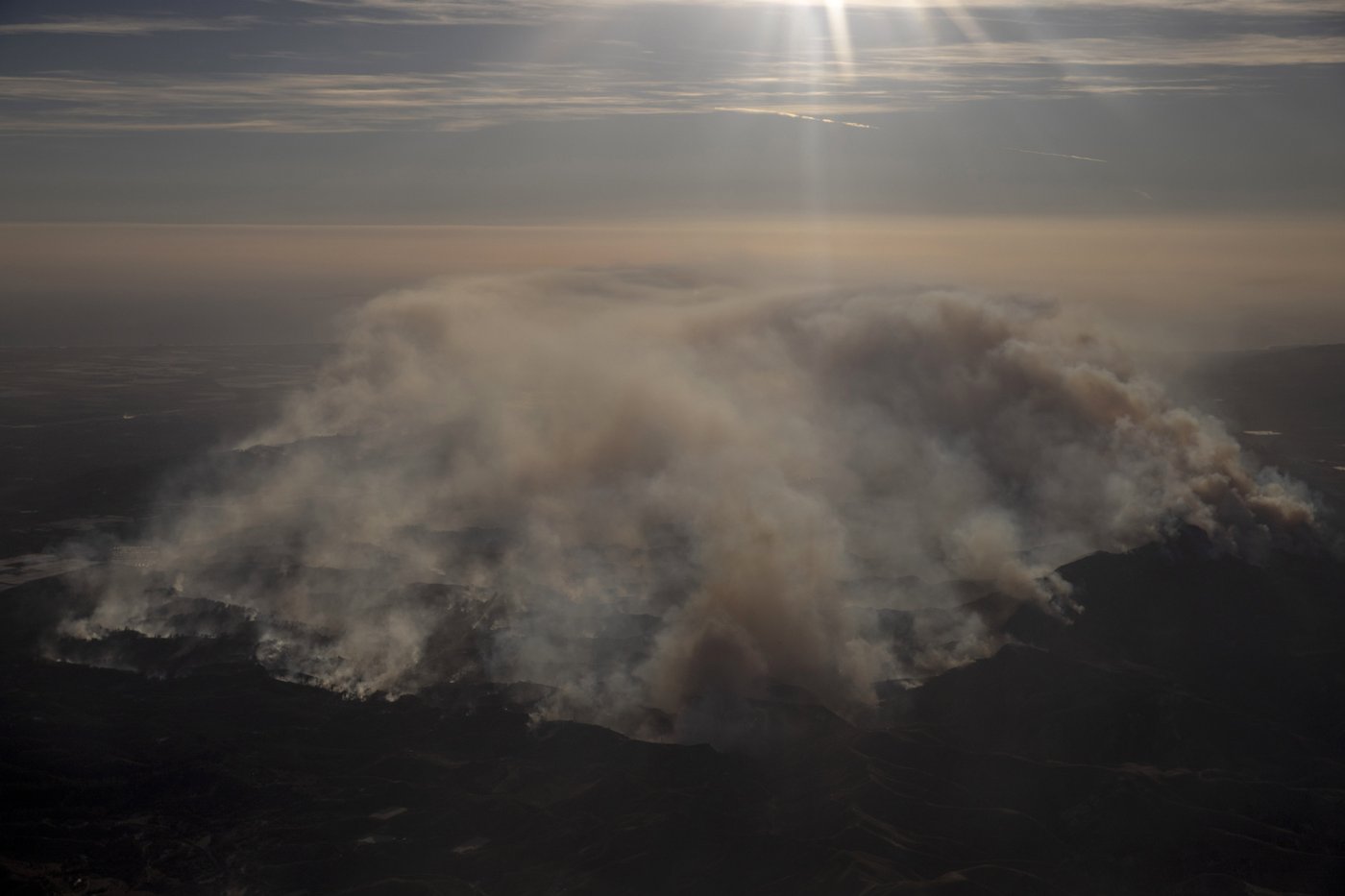 Wild winds fuel Southern California wildfire that has forced thousands to evacuate | iNFOnews.ca