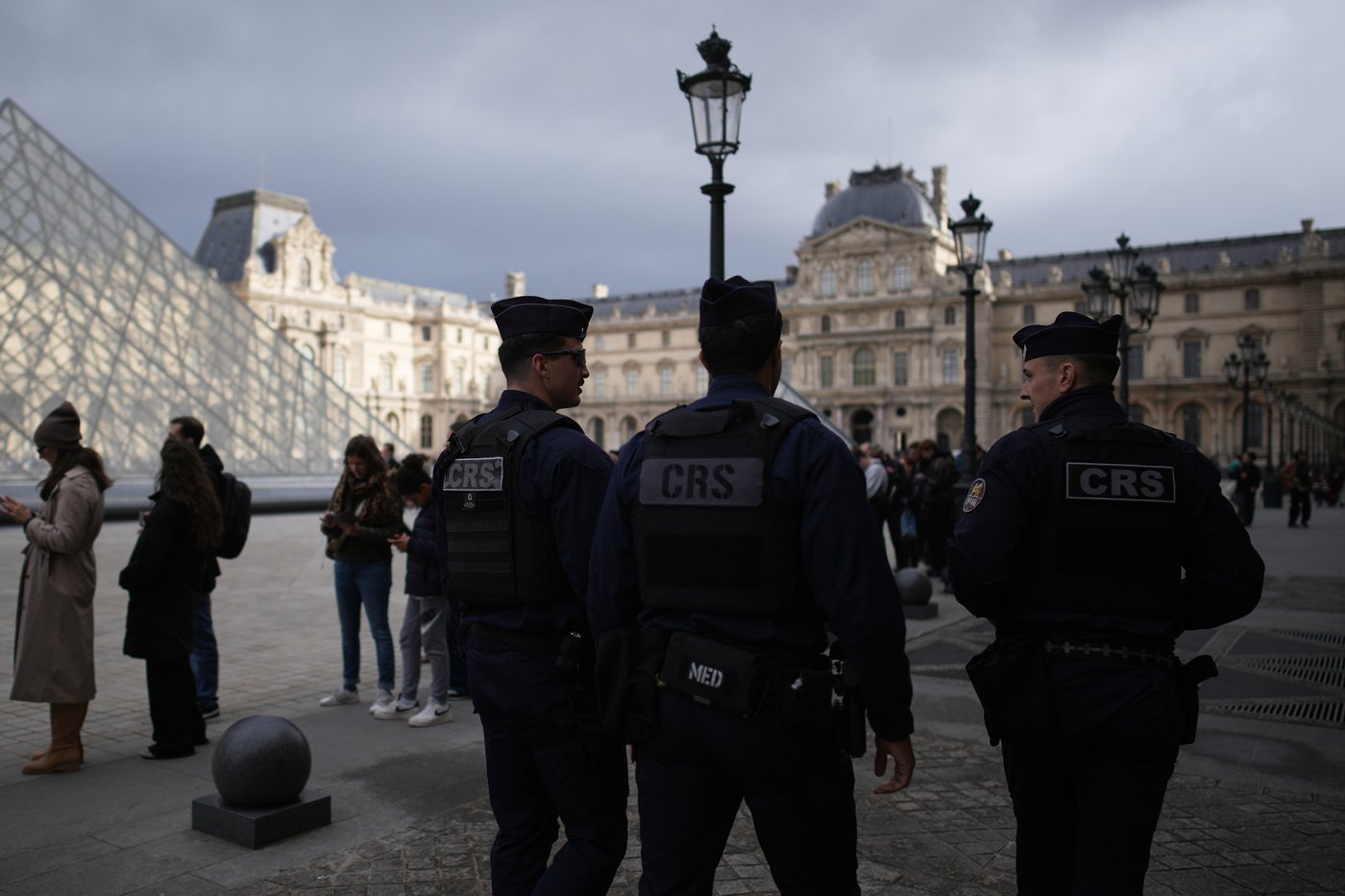 Paris police acknowledge major gaps in Louvre’s defenses after jewel theft | iNFOnews.ca Paris police acknowledge major gaps in Louvre’s defenses after jewel theft | iNFOnews.ca