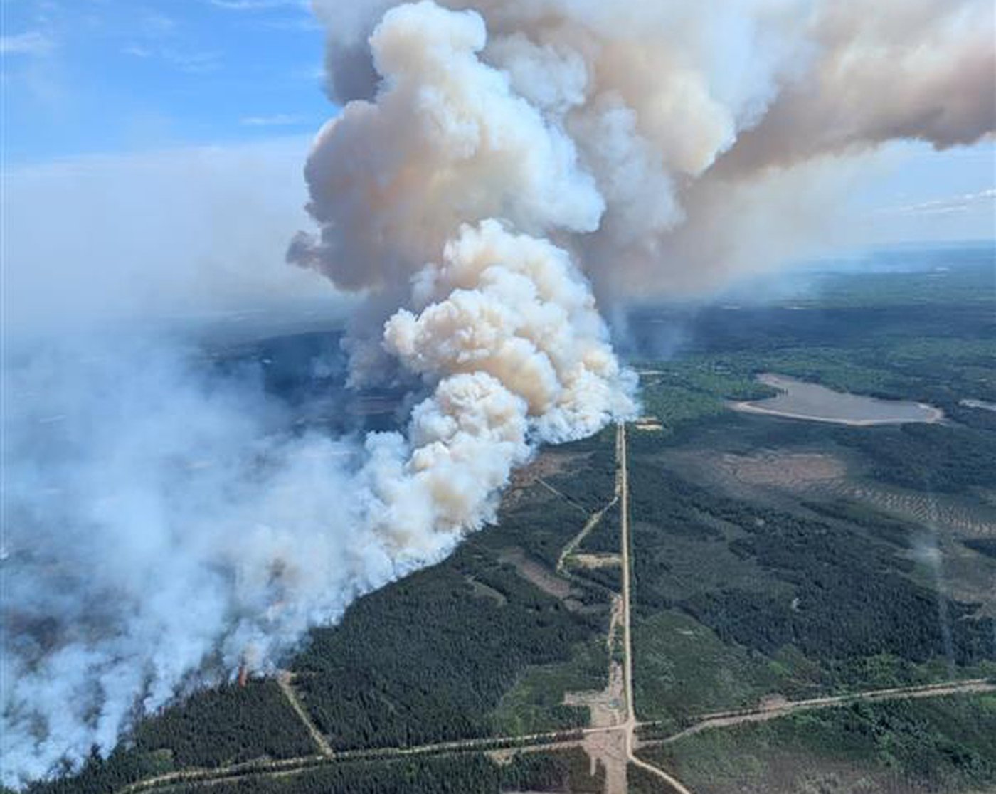 Winds expected to drive wildfire towards Kelly Lake, B.C., in 'high-risk' situation | iNFOnews.ca