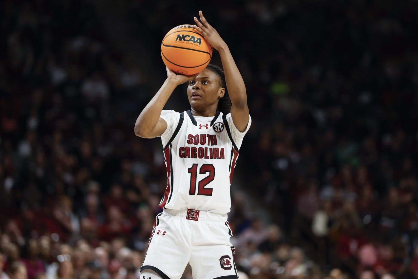 Edwards leads No. 2 South Carolina to 83-66 win over Auburn on day when Wilson's jersey is retired | iNFOnews.ca