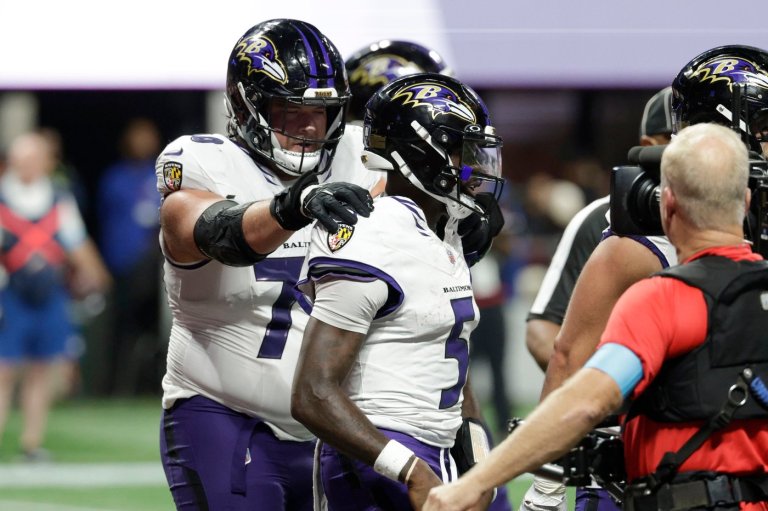 Huntley leads late TD drive to force OT and then scores on 1-yard run as Ravens beat Falcons 30-23 | iNFOnews.ca