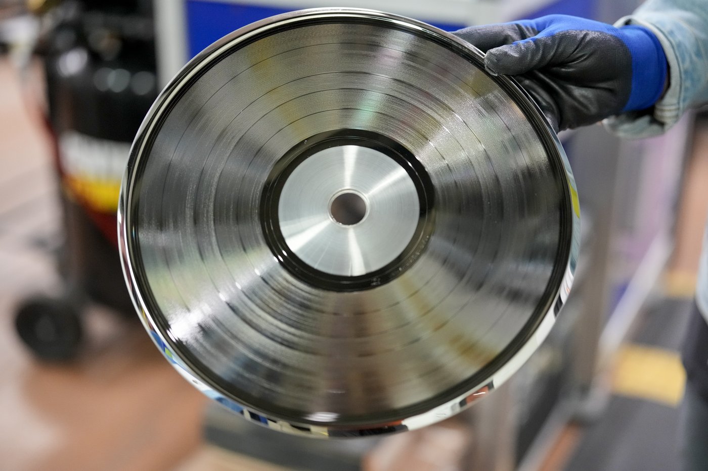 Vinyl thrives at United Record Pressing as the nation's oldest record maker plays a familiar tune | iNFOnews.ca