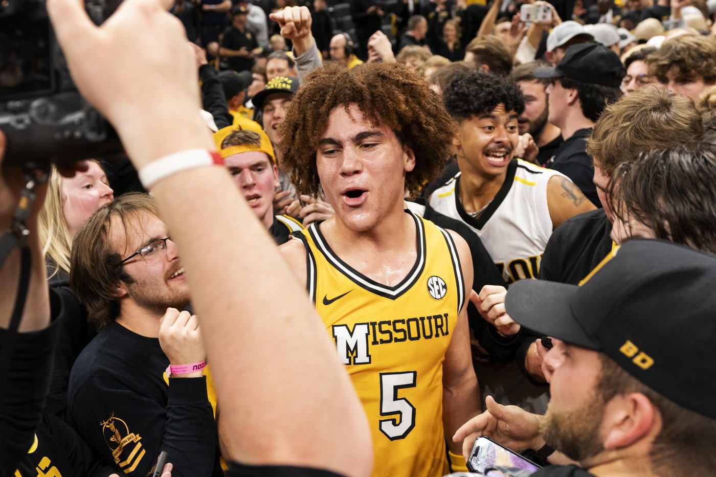 Tamar Bates scores 29 points to help Missouri beat No. 1 Kansas 76-67 | iNFOnews.ca Tamar Bates scores 29 points to help Missouri beat No. 1 Kansas 76-67 | iNFOnews.ca