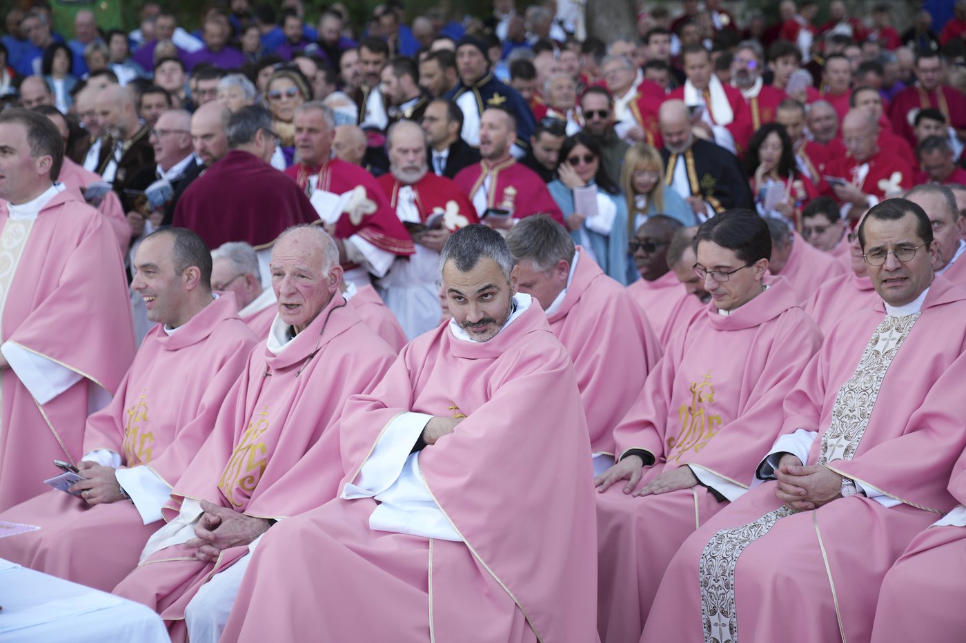 Pope Francis makes 1st papal visit to France's Corsica awash in expressions of popular piety | iNFOnews.ca