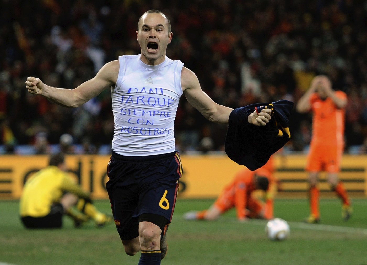 Spain and Barcelona great Iniesta announces retirement after 22-year career | iNFOnews.ca Spain and Barcelona great Iniesta announces retirement after 22-year career | iNFOnews.ca