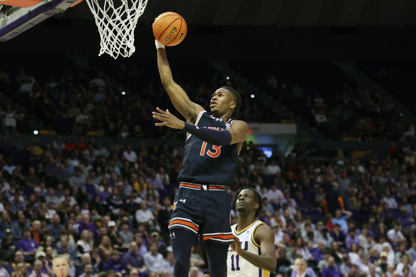 Johni Broome has 26 points and 16 rebounds to help No. 1 Auburn beat LSU 87-74 | iNFOnews.ca