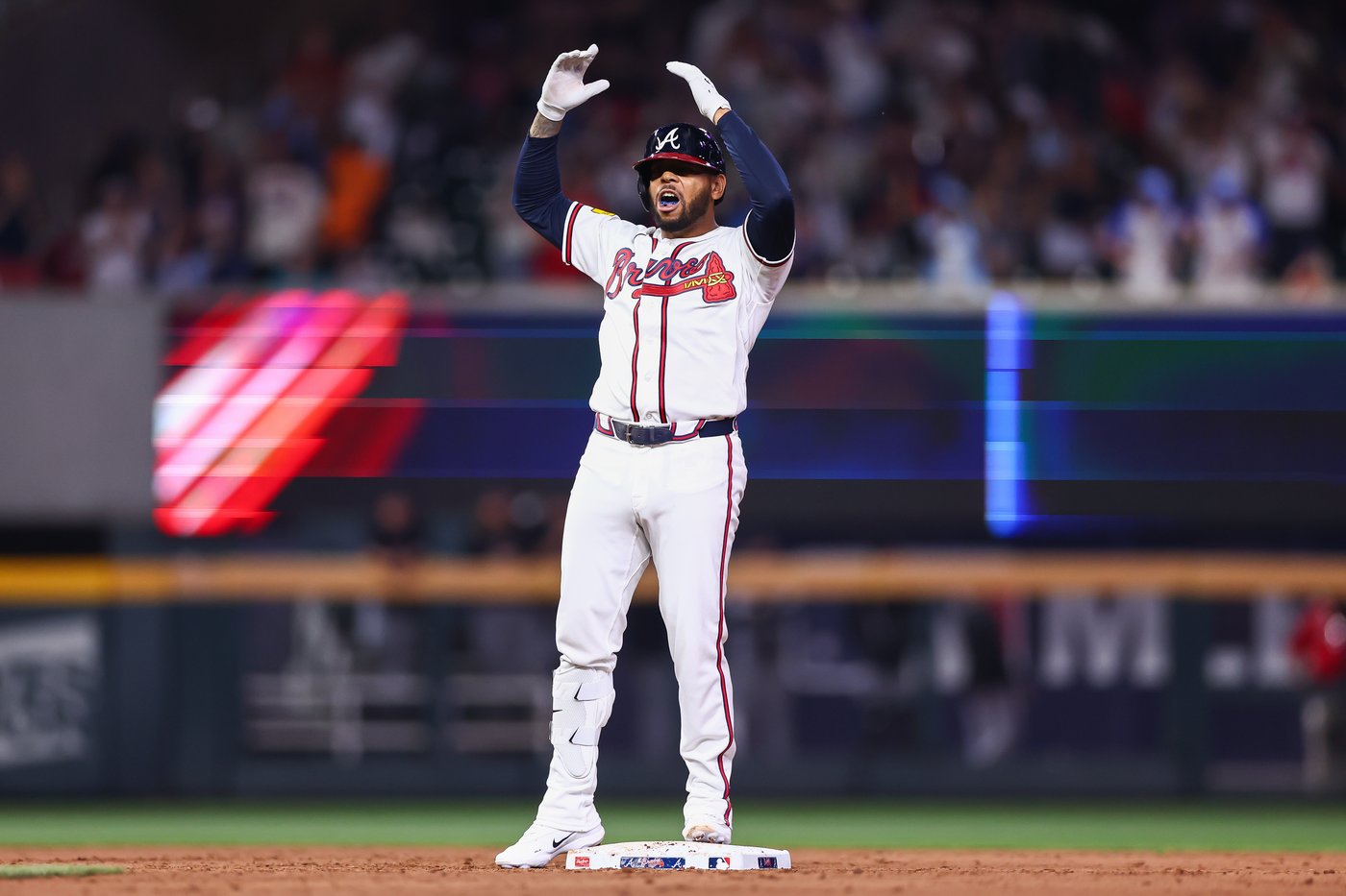 Dominic Smith has 4 RBIs, including go-ahead 3-run double in 8th to help Braves beat Marlins 6-5 | iNFOnews.ca