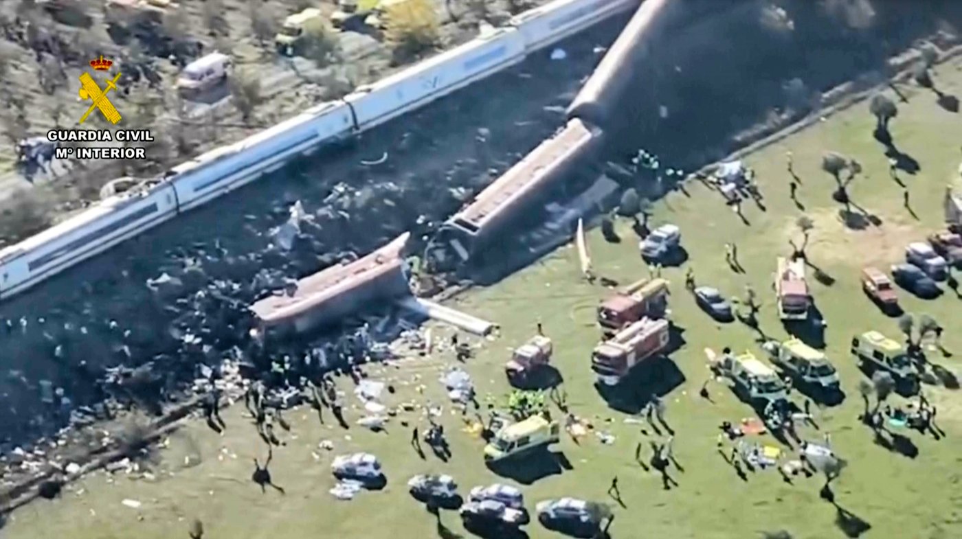 At least 30 dead and 80 injured in high-speed train crash in central Spain | iNFOnews.ca At least 30 dead and 80 injured in high-speed train crash in central Spain | iNFOnews.ca
