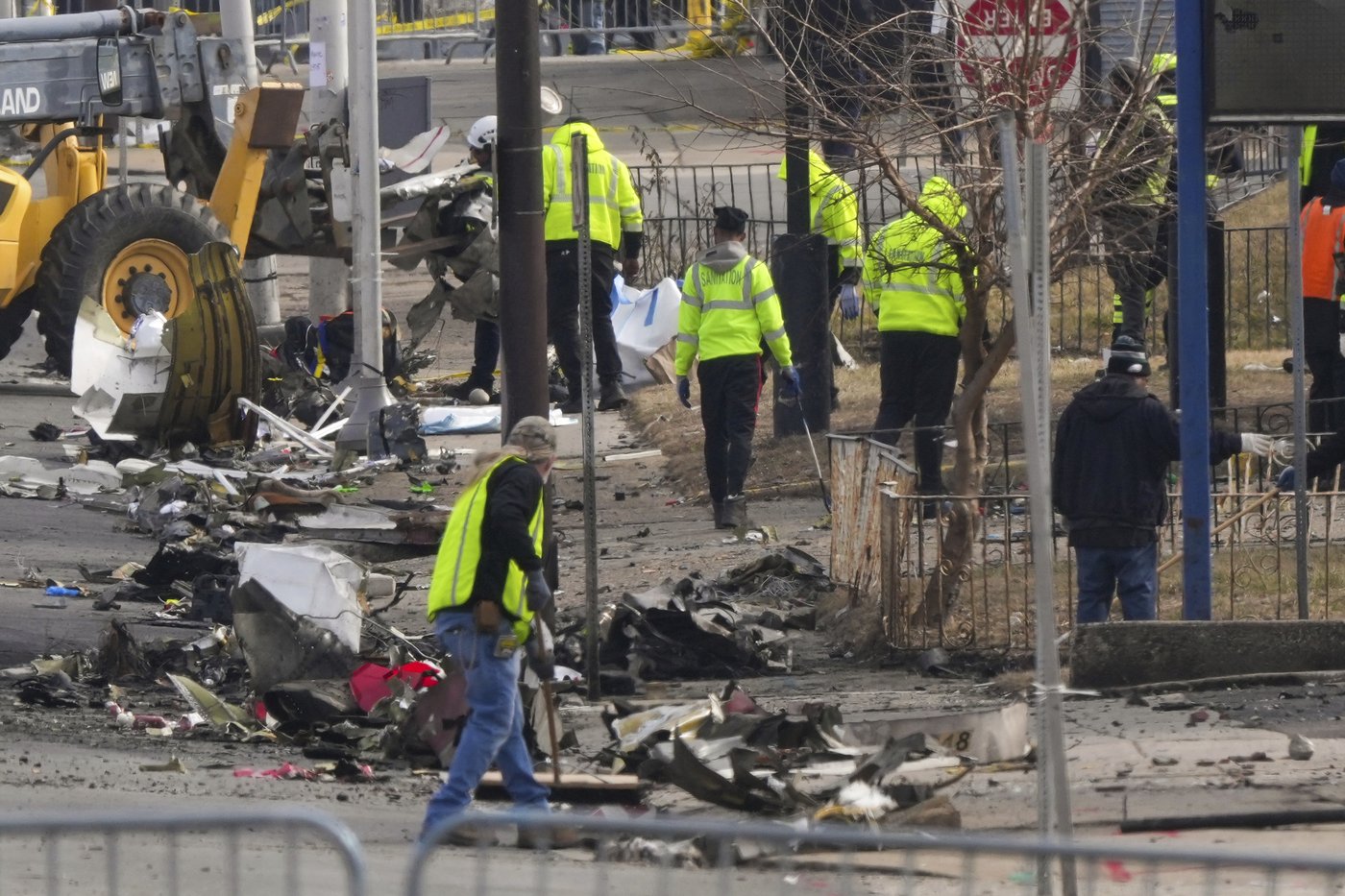 PHOTO COLLECTION: Philadelphia Small Plane Crash | iNFOnews.ca