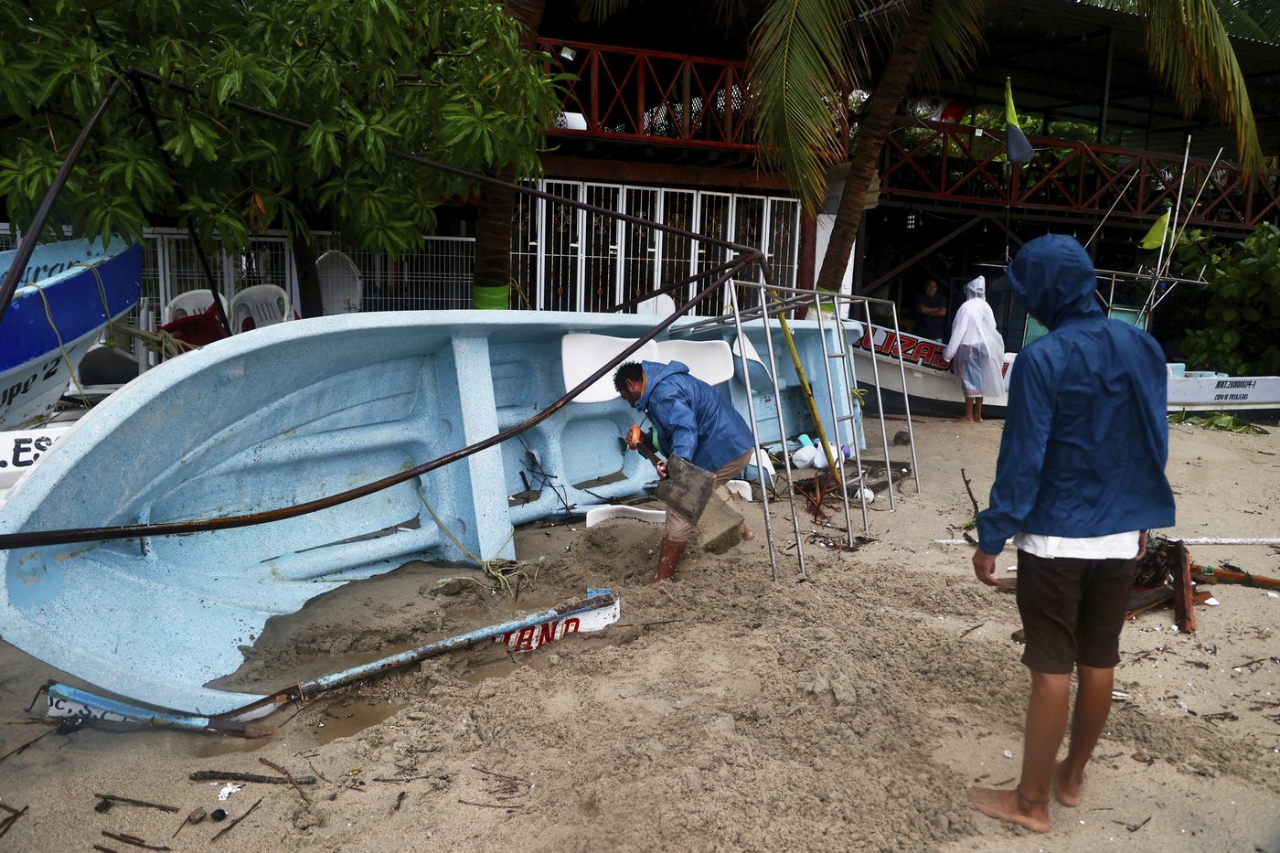 Mexico assesses damage from Hurricane Erick as rising rivers leave at least 1 dead | iNFOnews.ca