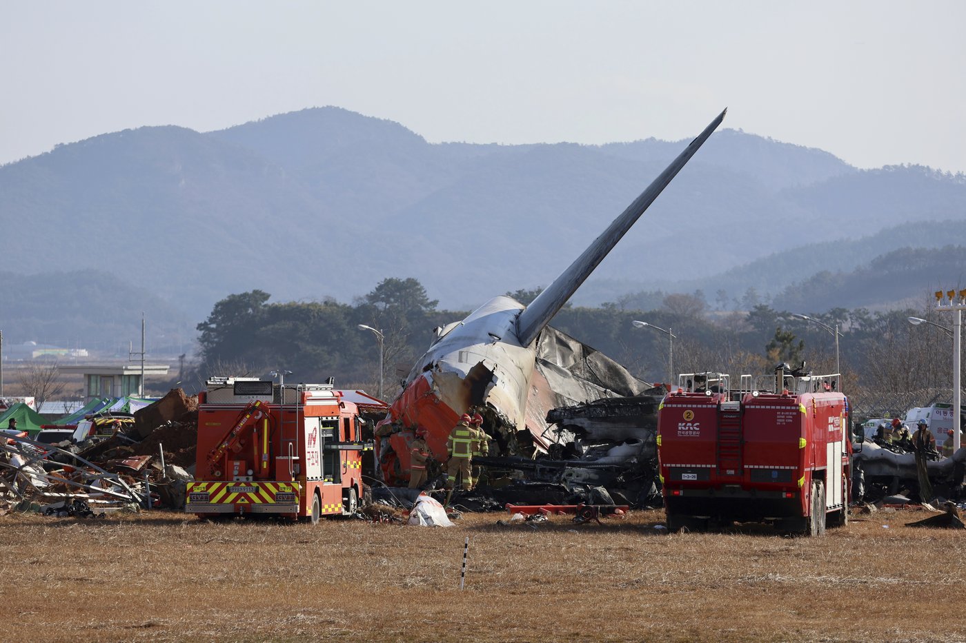What we know about the deadly passenger jet crash in South Korea | iNFOnews.ca