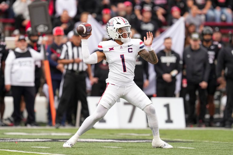 Fifita becomes Arizona's all-time leader in TD passes in 30-24 win over No. 22 Cincinnati | iNFOnews.ca