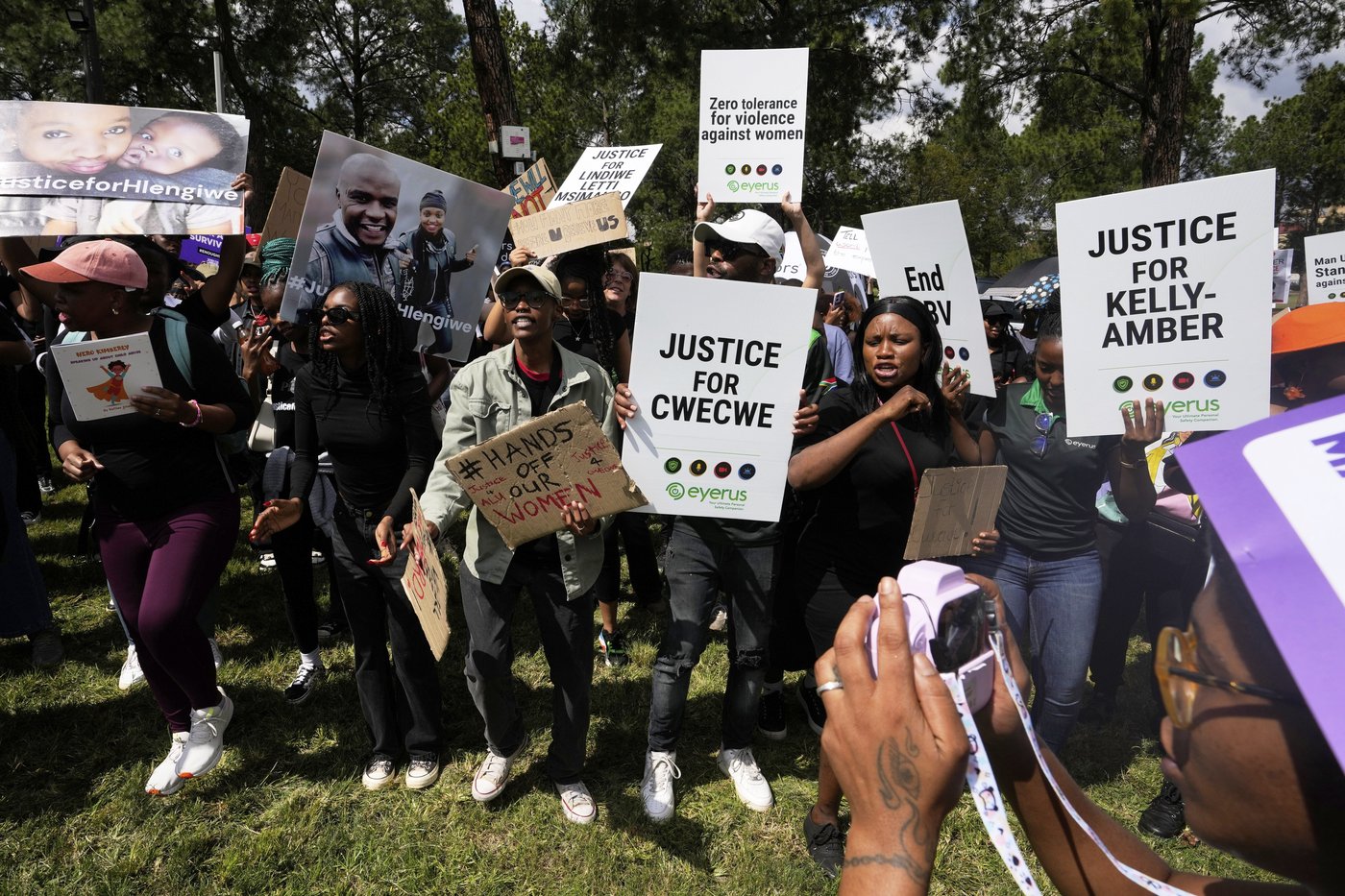 Crowds demonstrate against gender-based violence in South Africa after alleged rape of 7-year-old | iNFOnews.ca