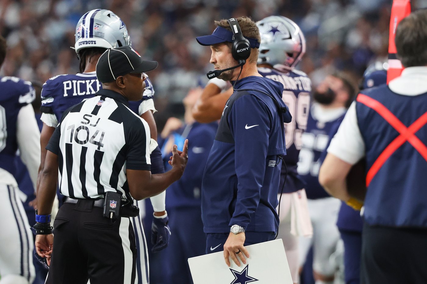Cowboys face a tough decision on Matt Eberflus after another sub-par showing on defense | iNFOnews.ca Cowboys face a tough decision on Matt Eberflus after another sub-par showing on defense | iNFOnews.ca