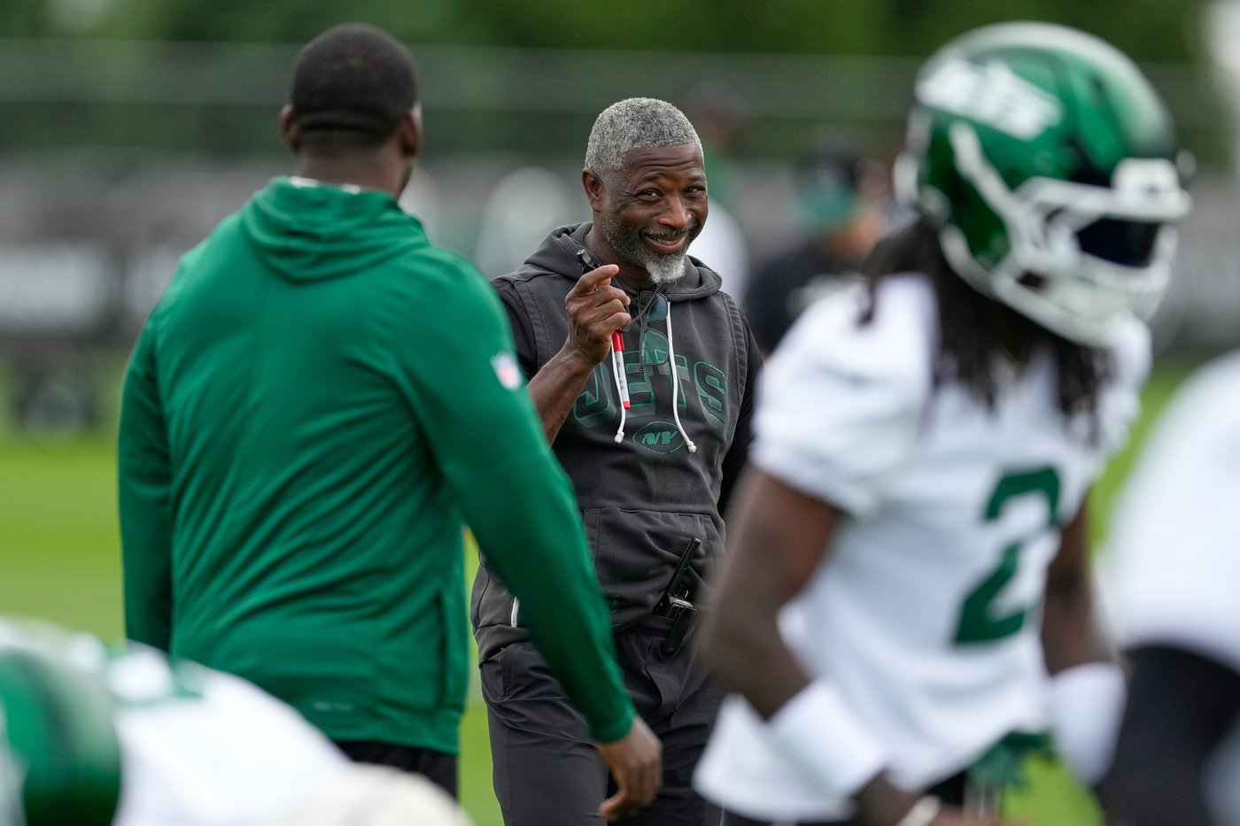 Jets coach Aaron Glenn turns to analytics, science and rest to reshape training camp schedule | iNFOnews.ca Jets coach Aaron Glenn turns to analytics, science and rest to reshape training camp schedule | iNFOnews.ca