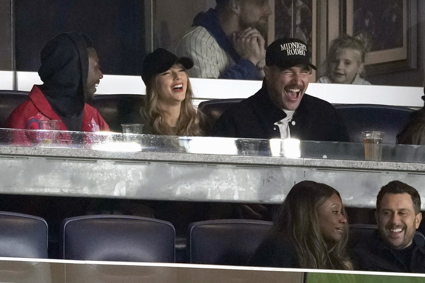 Taylor Swift and Travis Kelce attend Game 1 of ALCS at Yankee Stadium | iNFOnews.ca