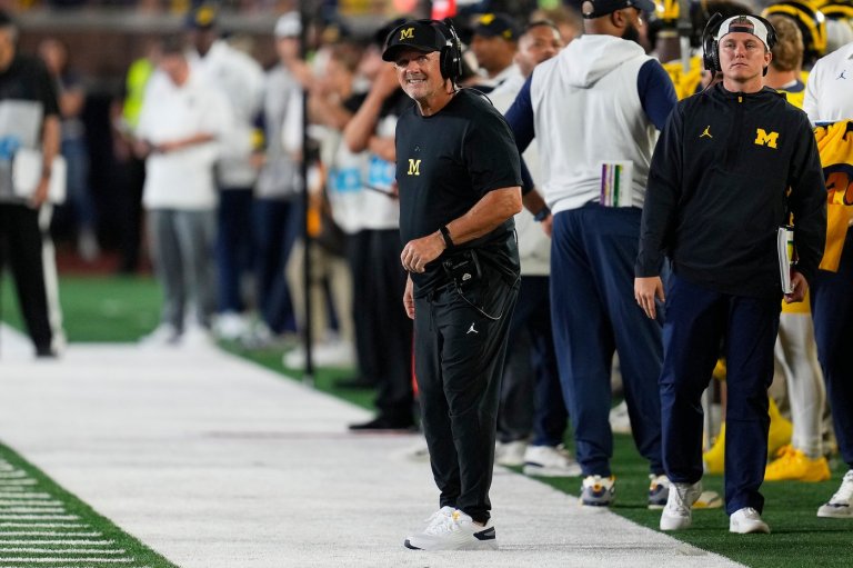 Veteran coaches surprised that stadium clock was not official clock in wild Michigan win Saturday | iNFOnews.ca