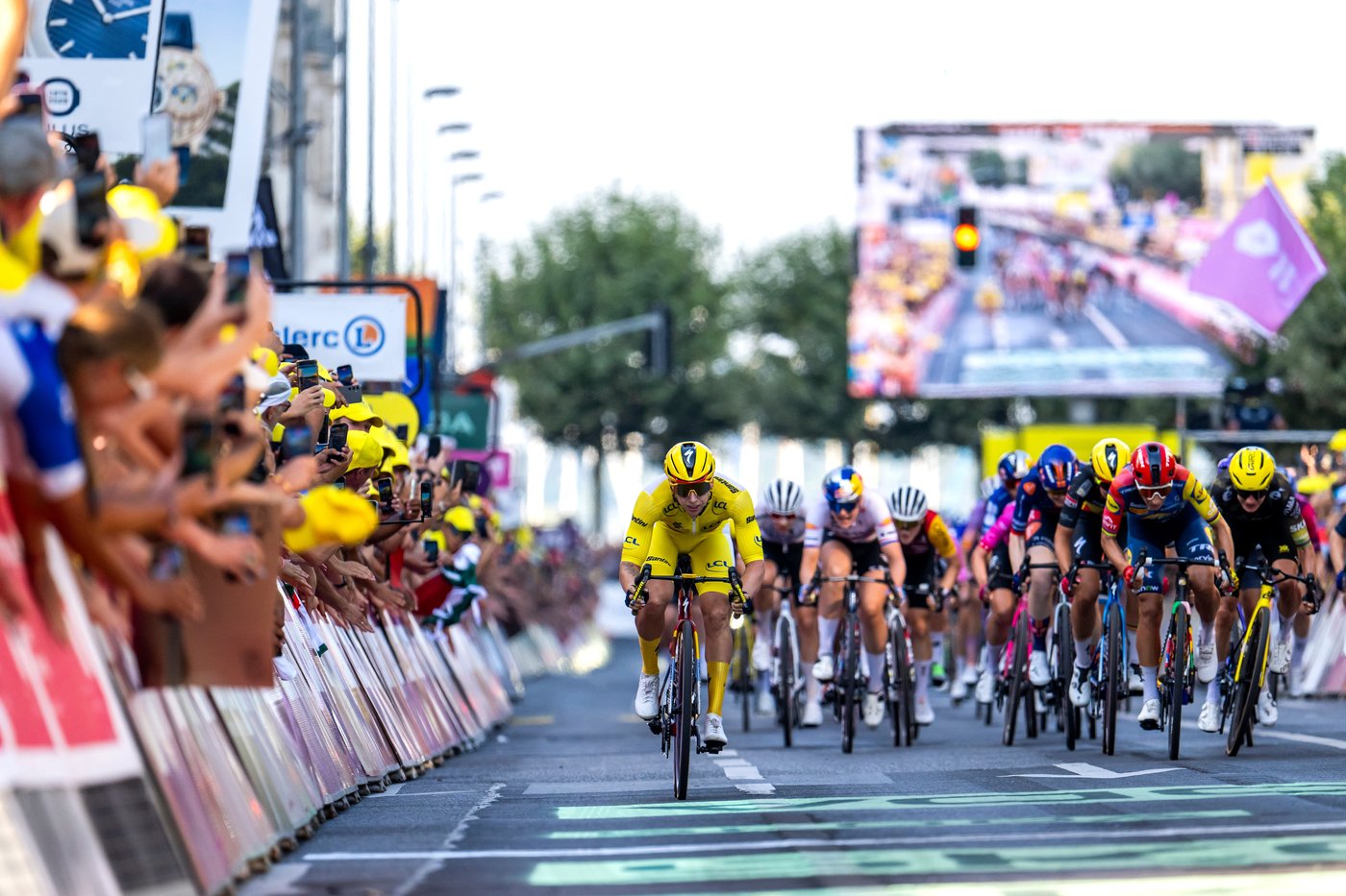 Lorena Wiebes sprints to second straight win at Women's Tour de France | iNFOnews.ca Lorena Wiebes sprints to second straight win at Women's Tour de France | iNFOnews.ca