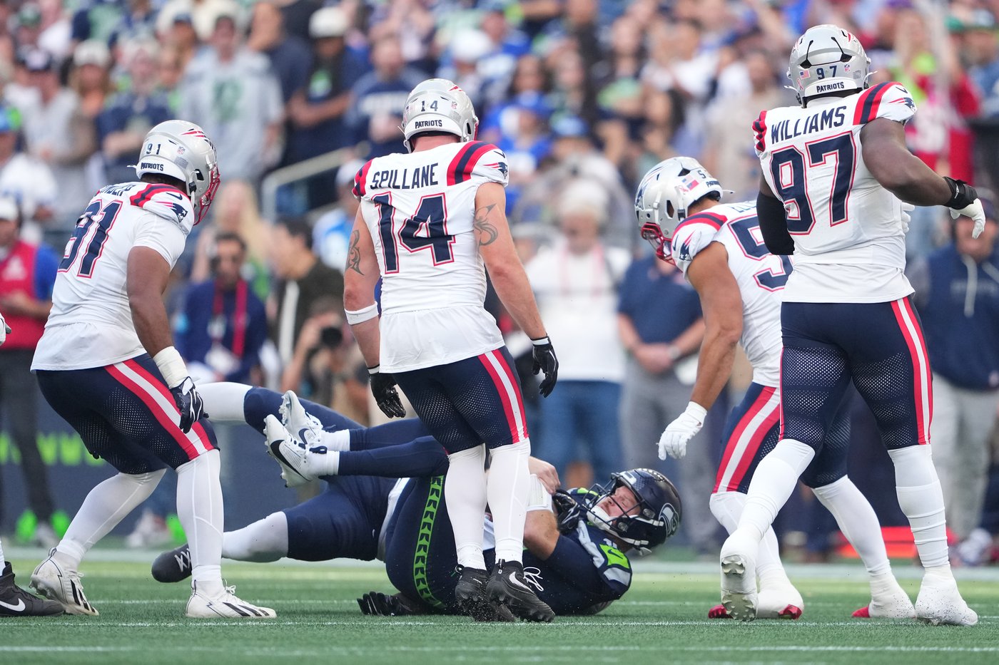 Sam Darnold suffers hip injury on Seahawks' opening drive. Fracture ruled out but more tests needed | iNFOnews.ca Sam Darnold suffers hip injury on Seahawks' opening drive. Fracture ruled out but more tests needed | iNFOnews.ca