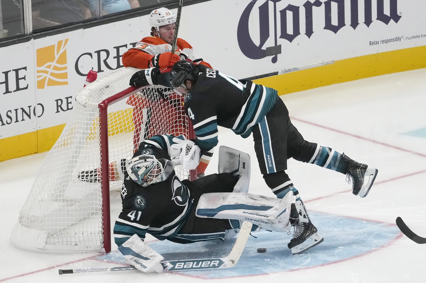 Lundestrom snaps scoreless tie in 3rd and Dostal gets shutout as Ducks blank Sharks 2-0 | iNFOnews.ca
