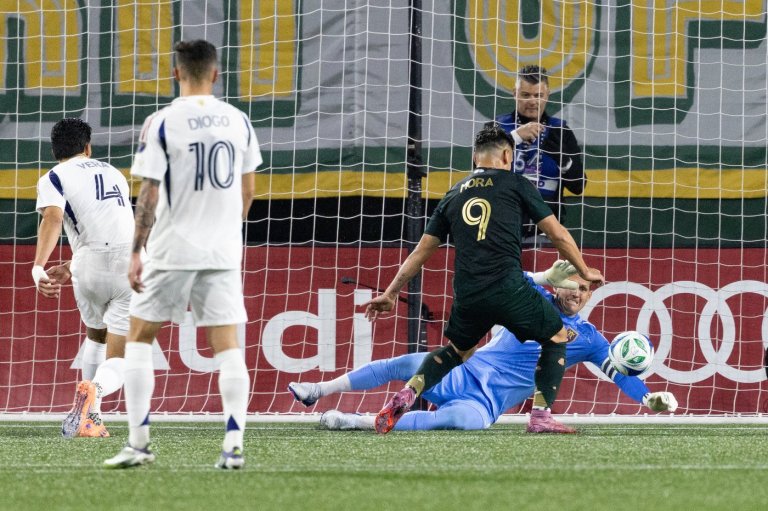 Mora scores 2 first-half goals and the Timbers beat Real Salt Lake 3-1 to advance in MLS playoffs | iNFOnews.ca
