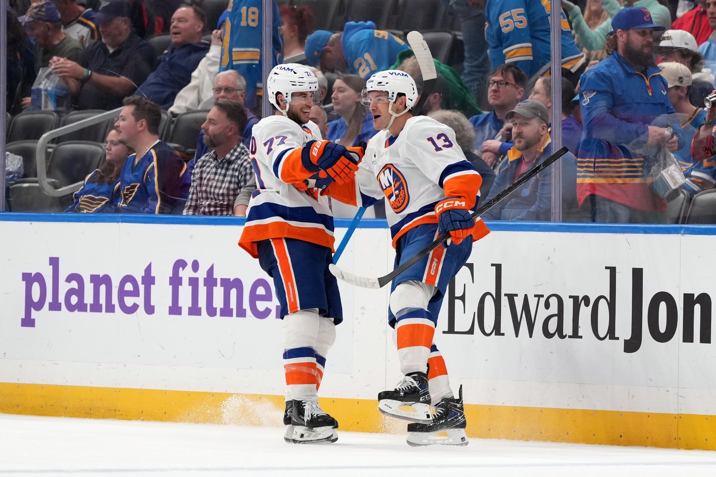 Barzal scores OT winner to cap rally, and Islanders edge Blues 4-3 | iNFOnews.ca