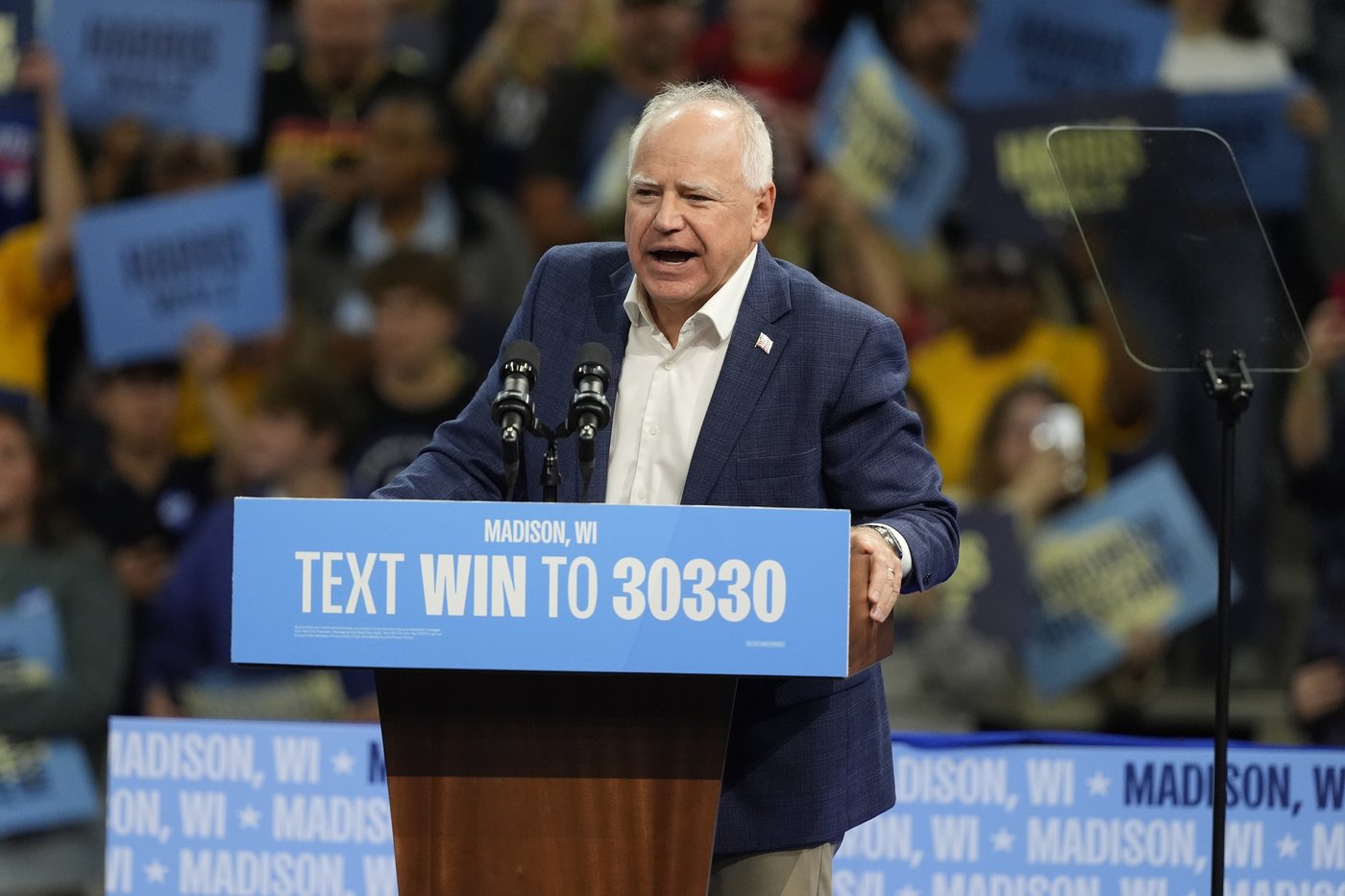 Obama and Walz urge Democrats to vote early in battleground Wisconsin | iNFOnews.ca
