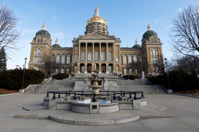 AP Decision Notes: What to expect in Iowa's state primary | iNFOnews.ca