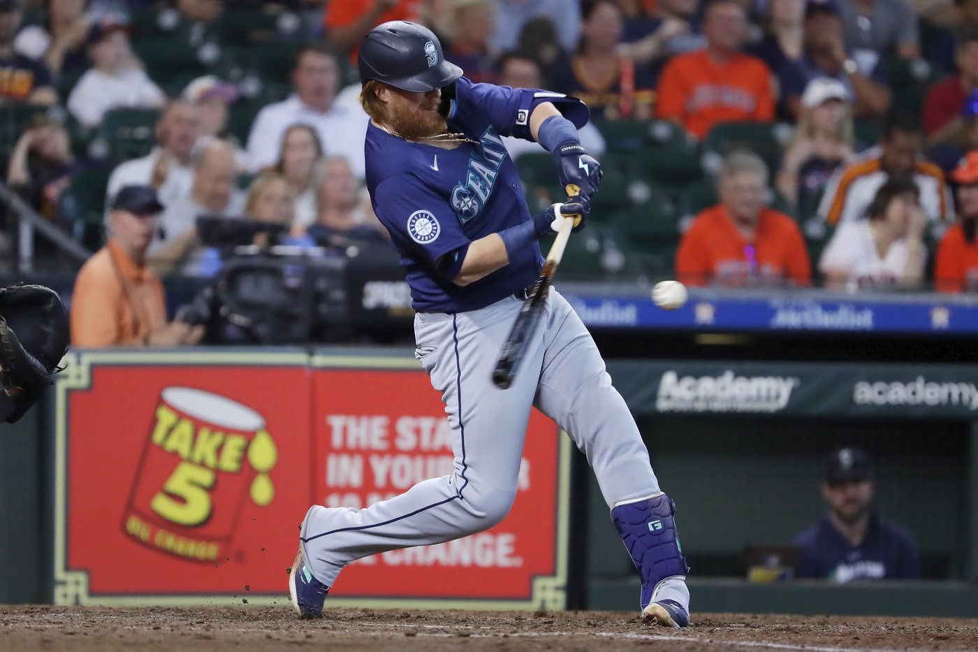 Mariners continue fight for AL wild card with 8-1 win over Astros | iNFOnews.ca
