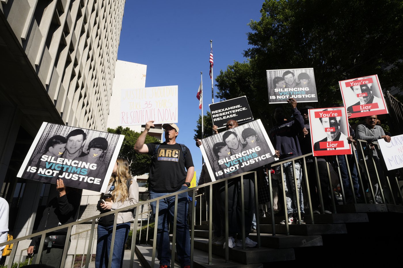 Family of Menendez brothers reject prosecutor criticism and lead rally for their release | iNFOnews.ca Family of Menendez brothers reject prosecutor criticism and lead rally for their release | iNFOnews.ca