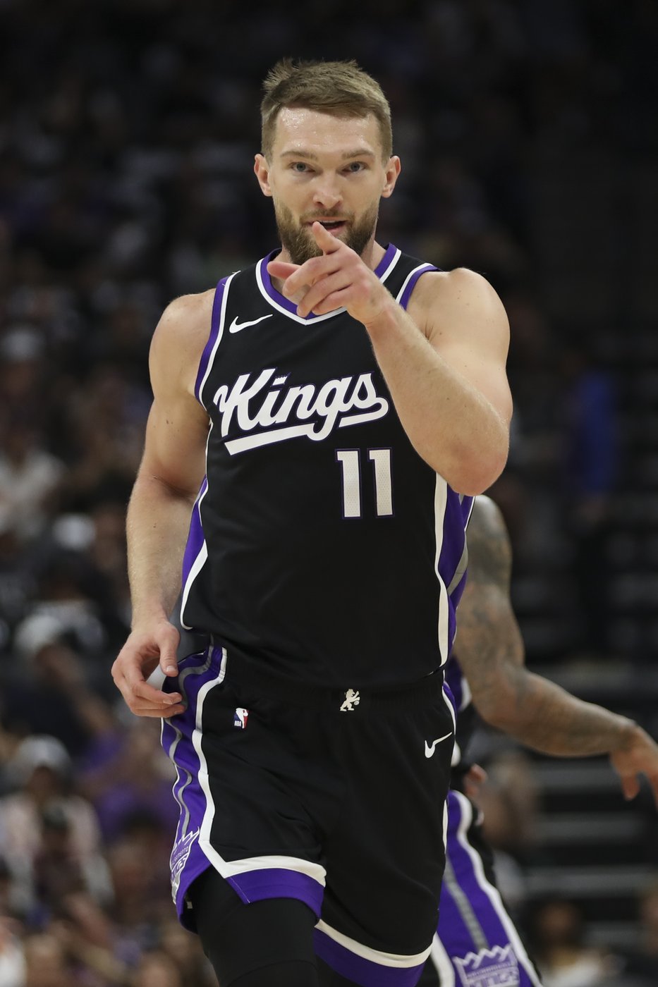 Sabonis, Valanciunas lead Kings past Suns in finale | iNFOnews.ca