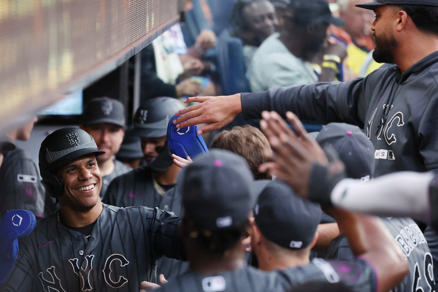 Triples by Lindor and Soto lead Mets past Phillies 6-2 to snap 7-game skid and give Green 1st win | iNFOnews.ca