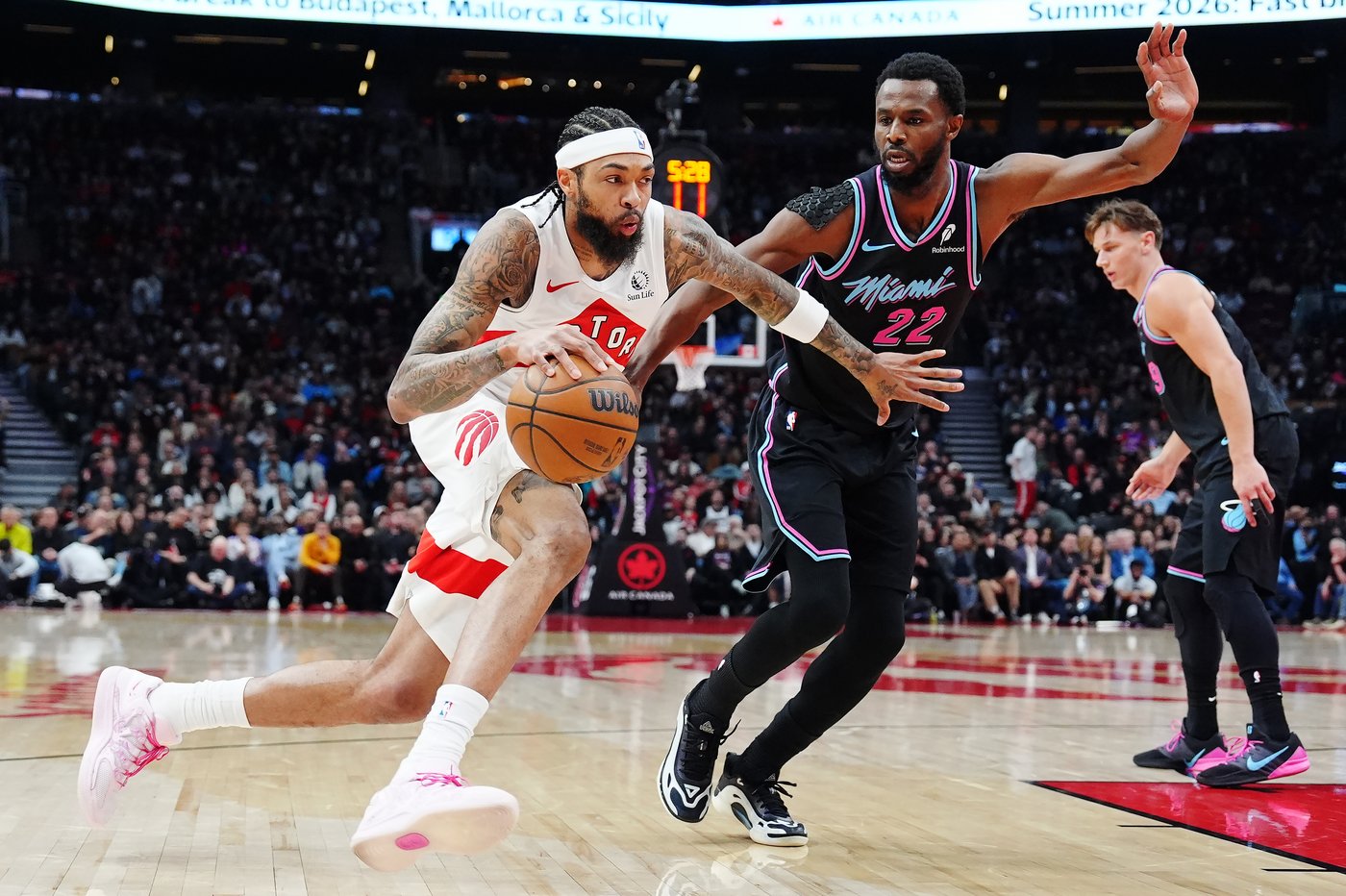 Barnes powers Raptors past Heat in critical win for Toronto's post-season seeding | iNFOnews.ca Barnes powers Raptors past Heat in critical win for Toronto's post-season seeding | iNFOnews.ca