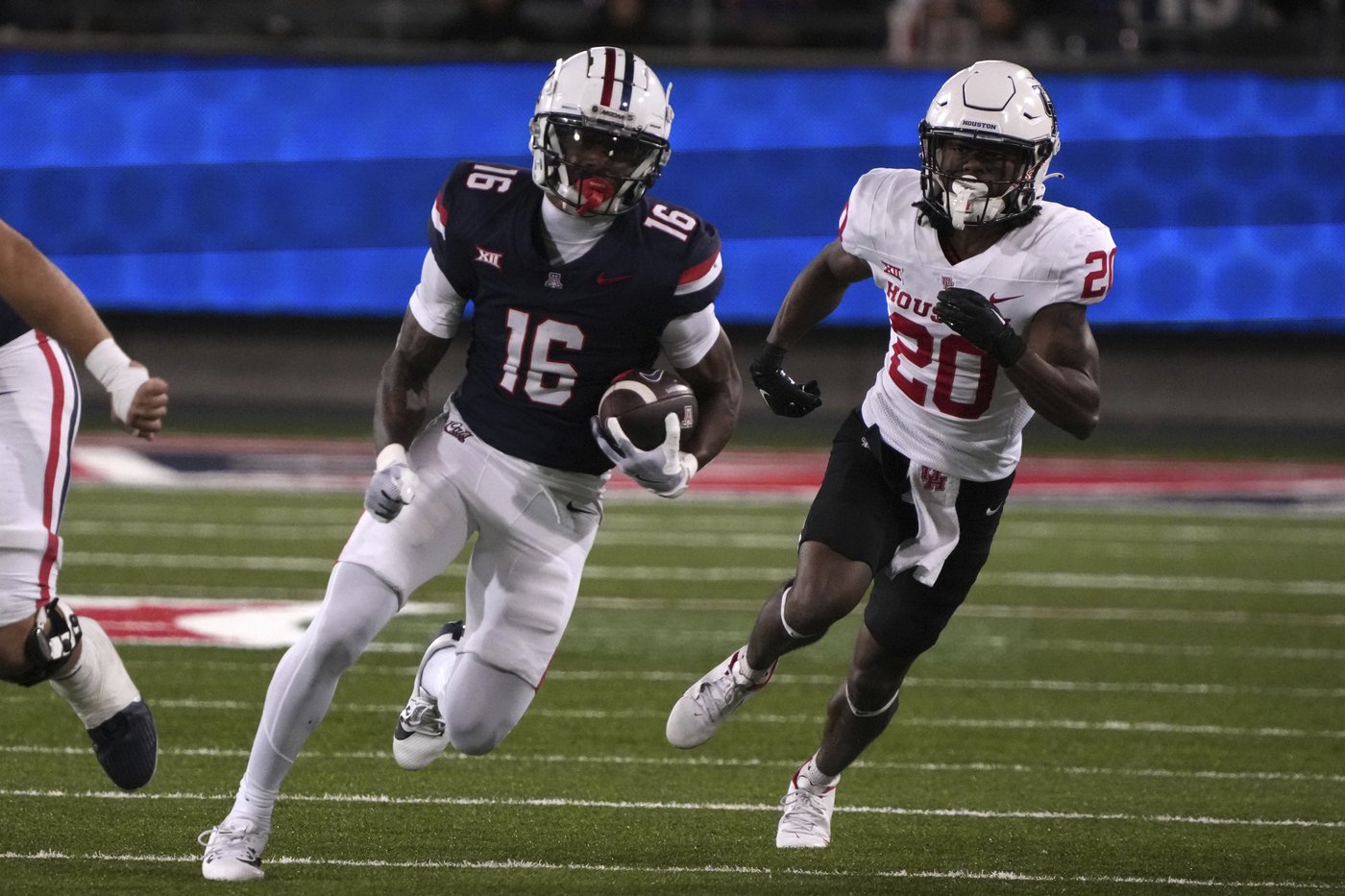 Noah Fifita throws for 2 TDs, Arizona ends 5-game losing streak with 27-3 win over Houston | iNFOnews.ca Noah Fifita throws for 2 TDs, Arizona ends 5-game losing streak with 27-3 win over Houston | iNFOnews.ca