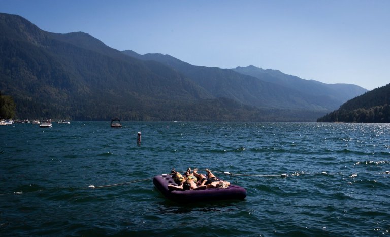 Girl remains missing after falling from paddleboard into Cultus Lake, B.C. | iNFOnews.ca